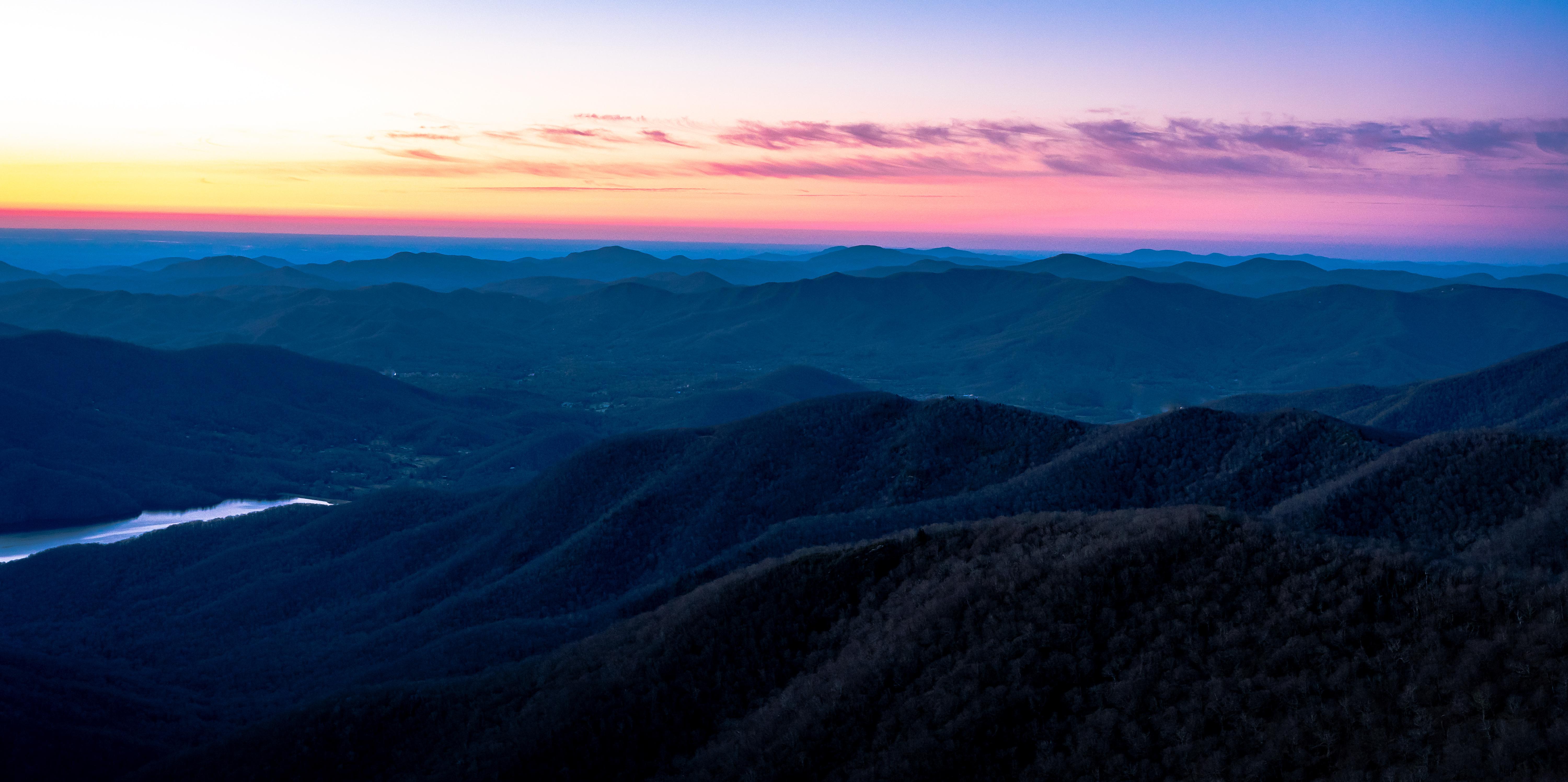 Sunrise at Craggy Pinnacle, NC [OC] [6000 × 2993] r/EarthPorn