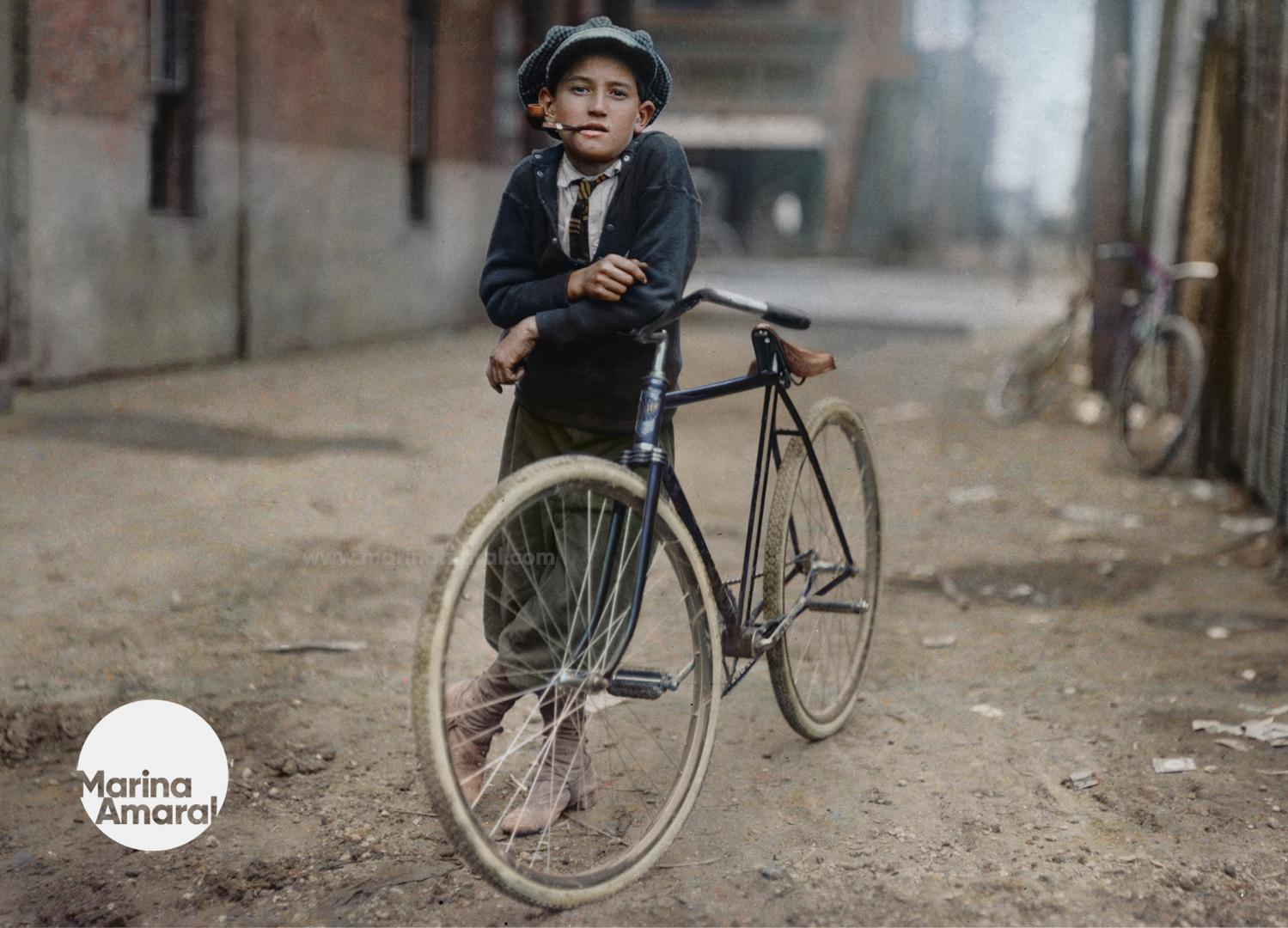 Messenger boy working for Mackay Telegraph Company. Waco, Texas, 1913