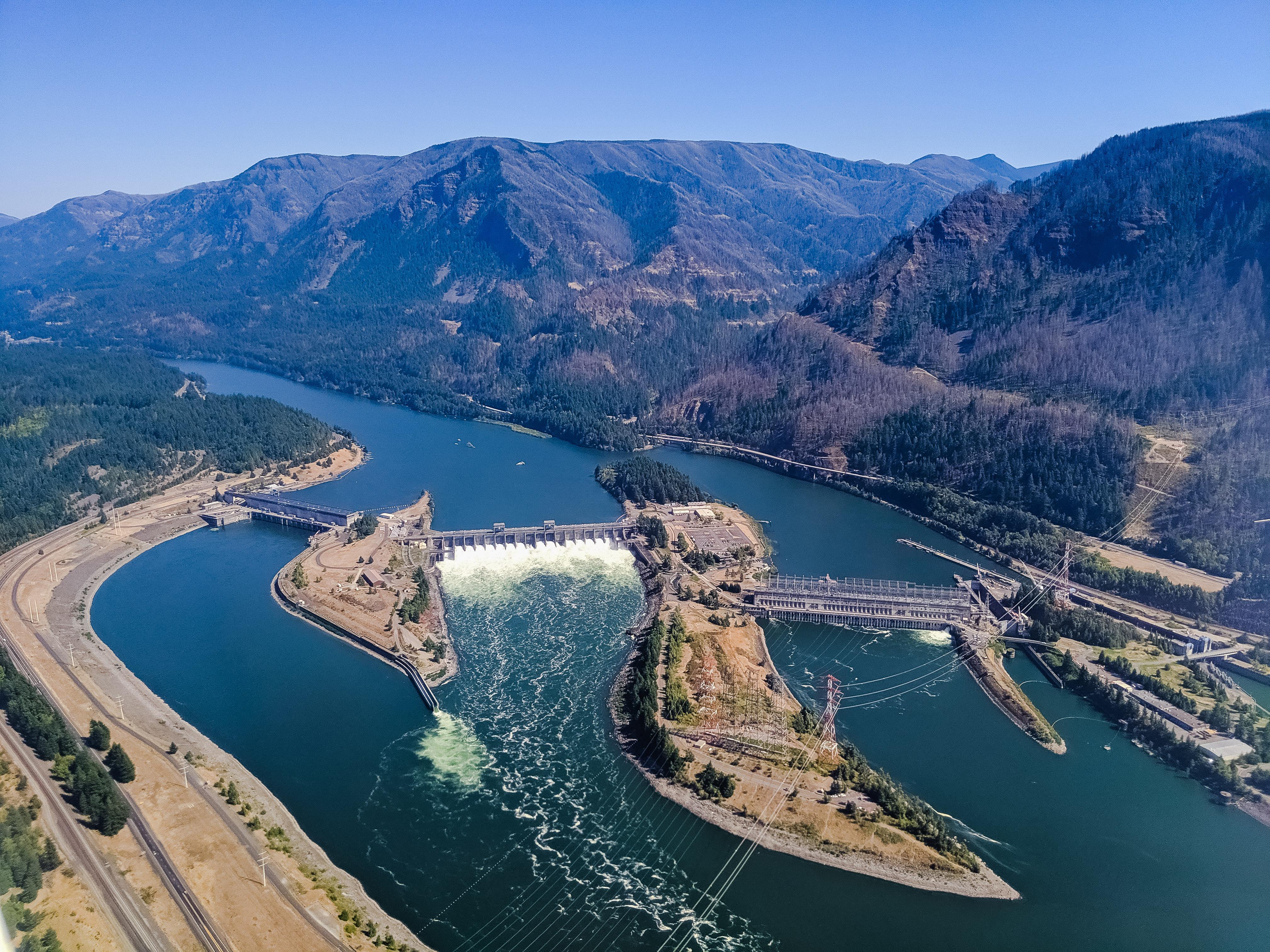 Bonneville Dam and the Columbia River [OC] r/pics