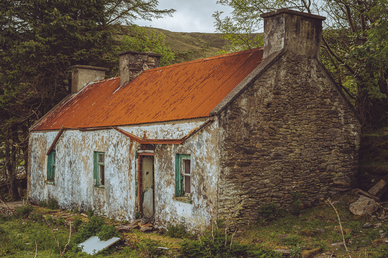 Abandoned hidden cottage on a hill, Kerry Ireland r/AbandonedPorn