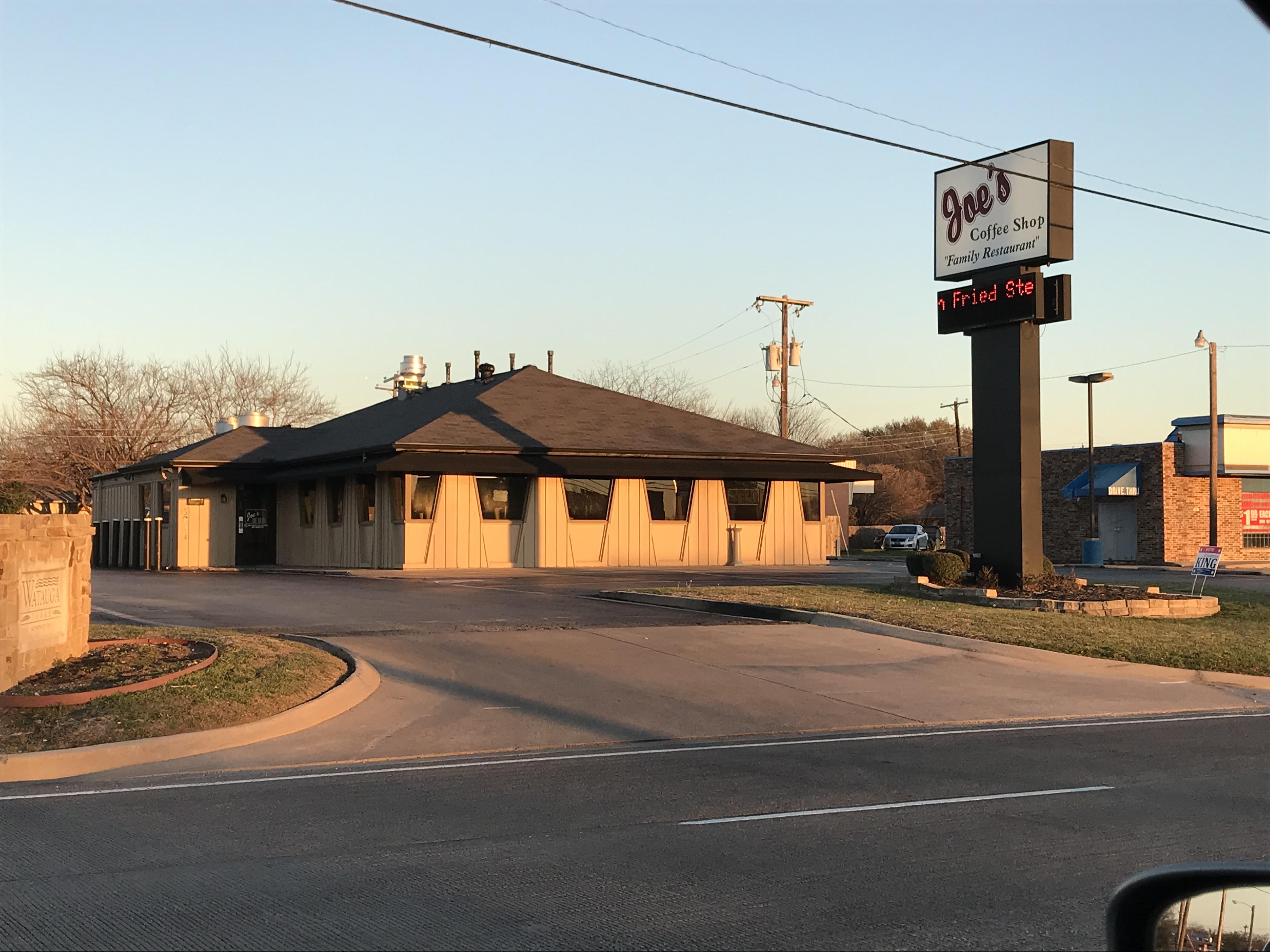 Former Pizza Hut in Watauga, Texas is now a pretty popular diner. r