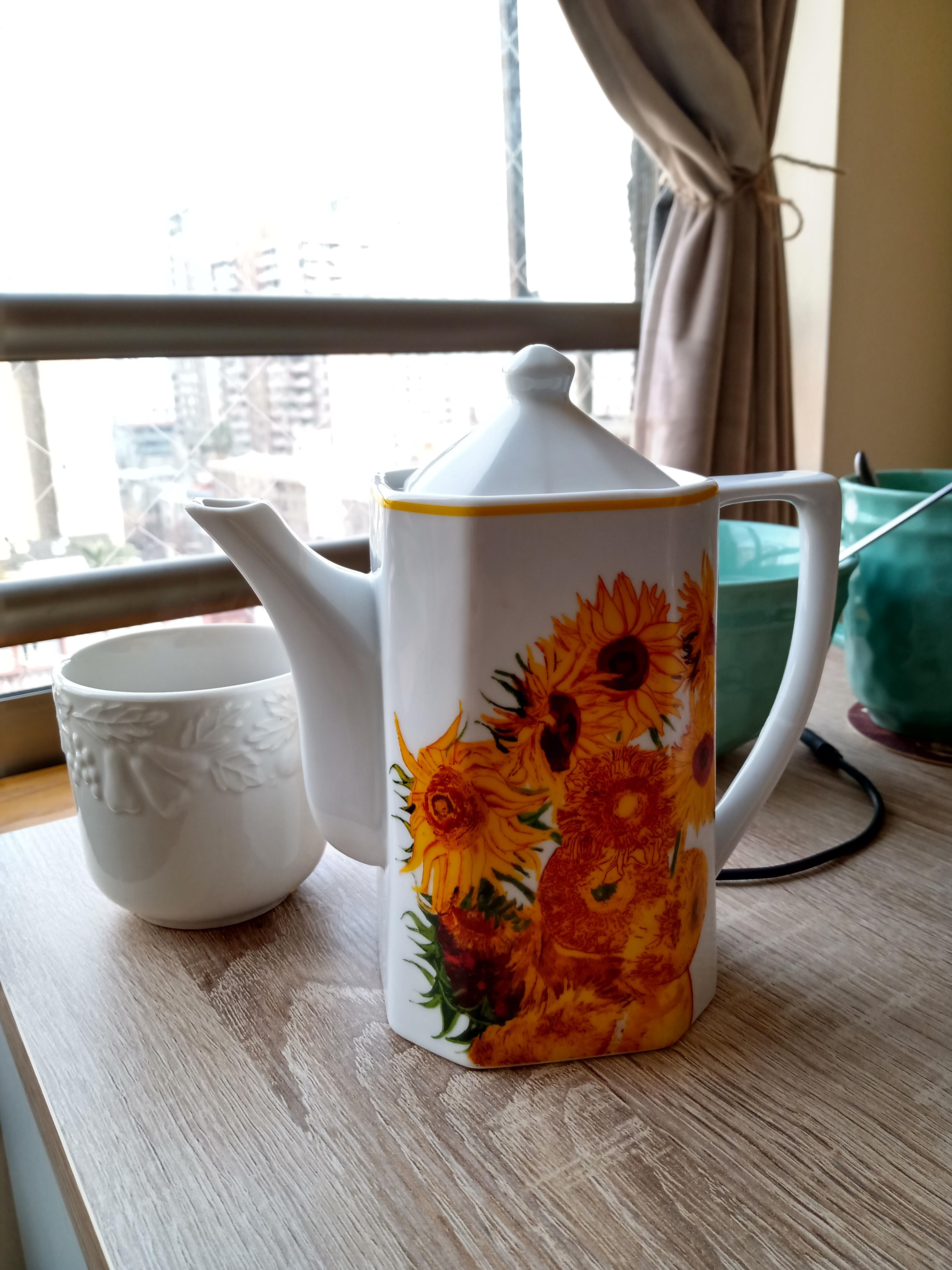 i found this beautiful tea kettle at a flea market in france, what a find! 💕 r/vangogh