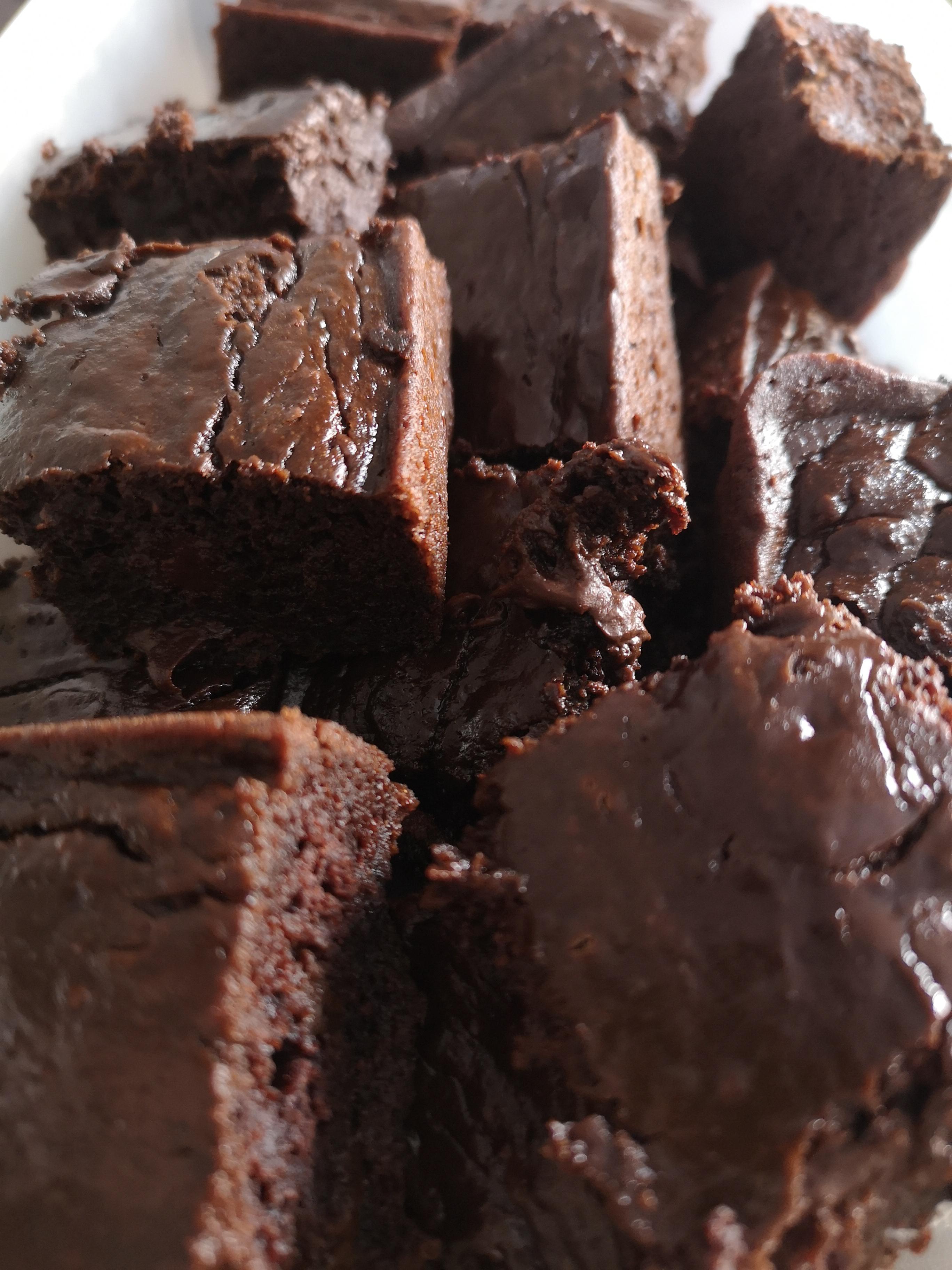 Made these ooey gooey vegan brownies to share for the munchies and my