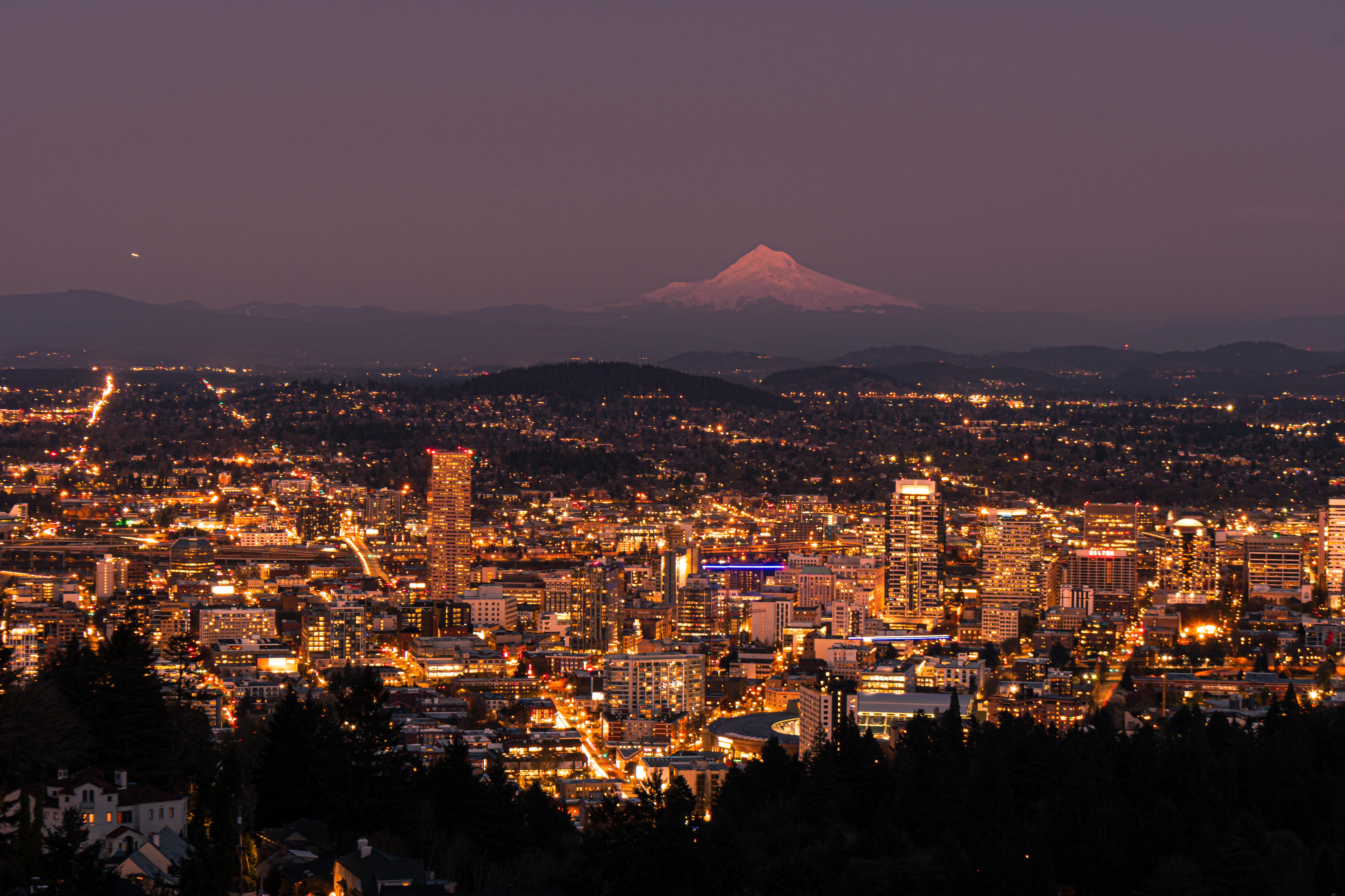 Sun setting over downtown Portland (D7500 + 1855mm, ISO 100 f/11 15s