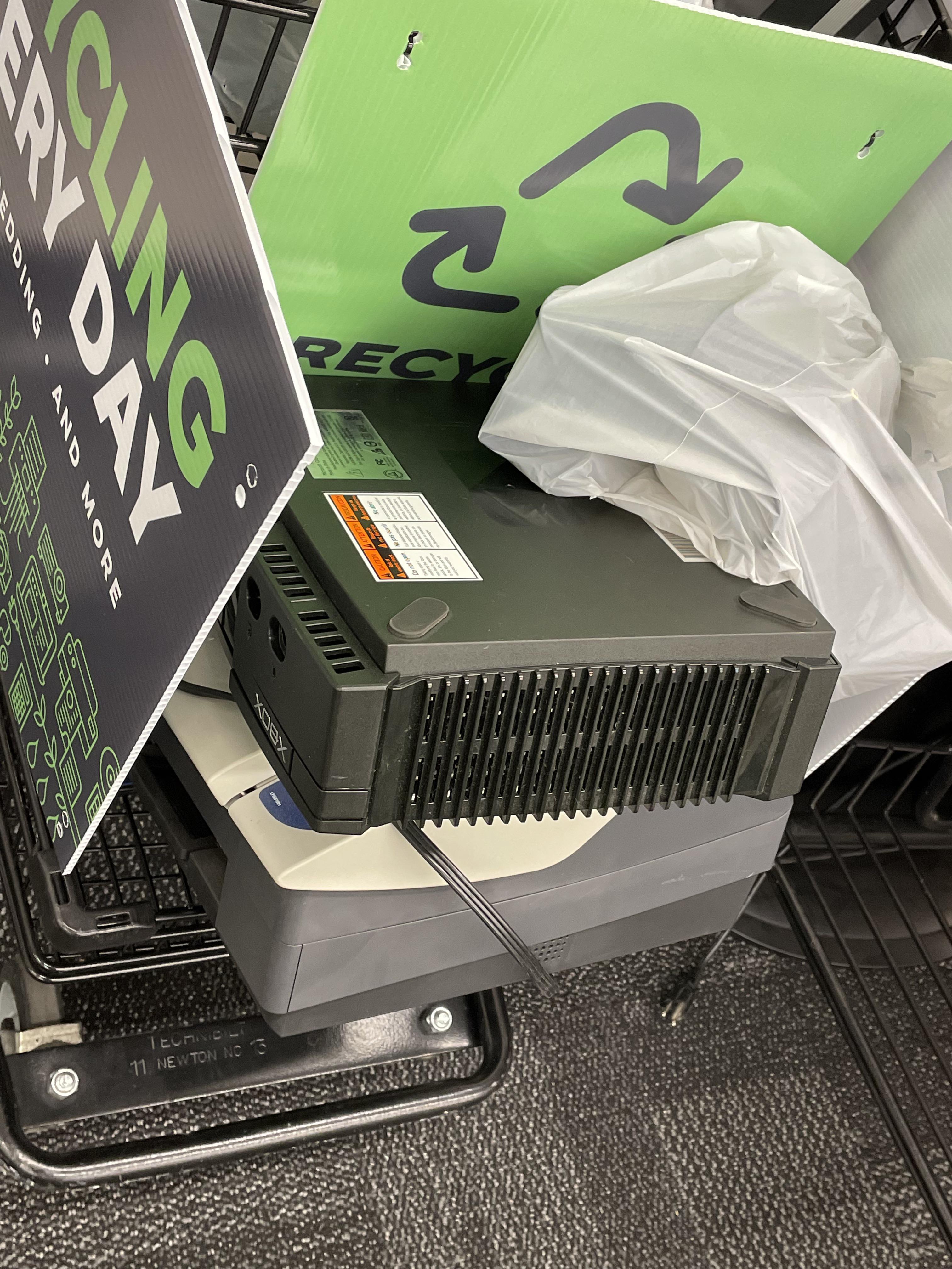 Someone is recycling an original Xbox r/Staples