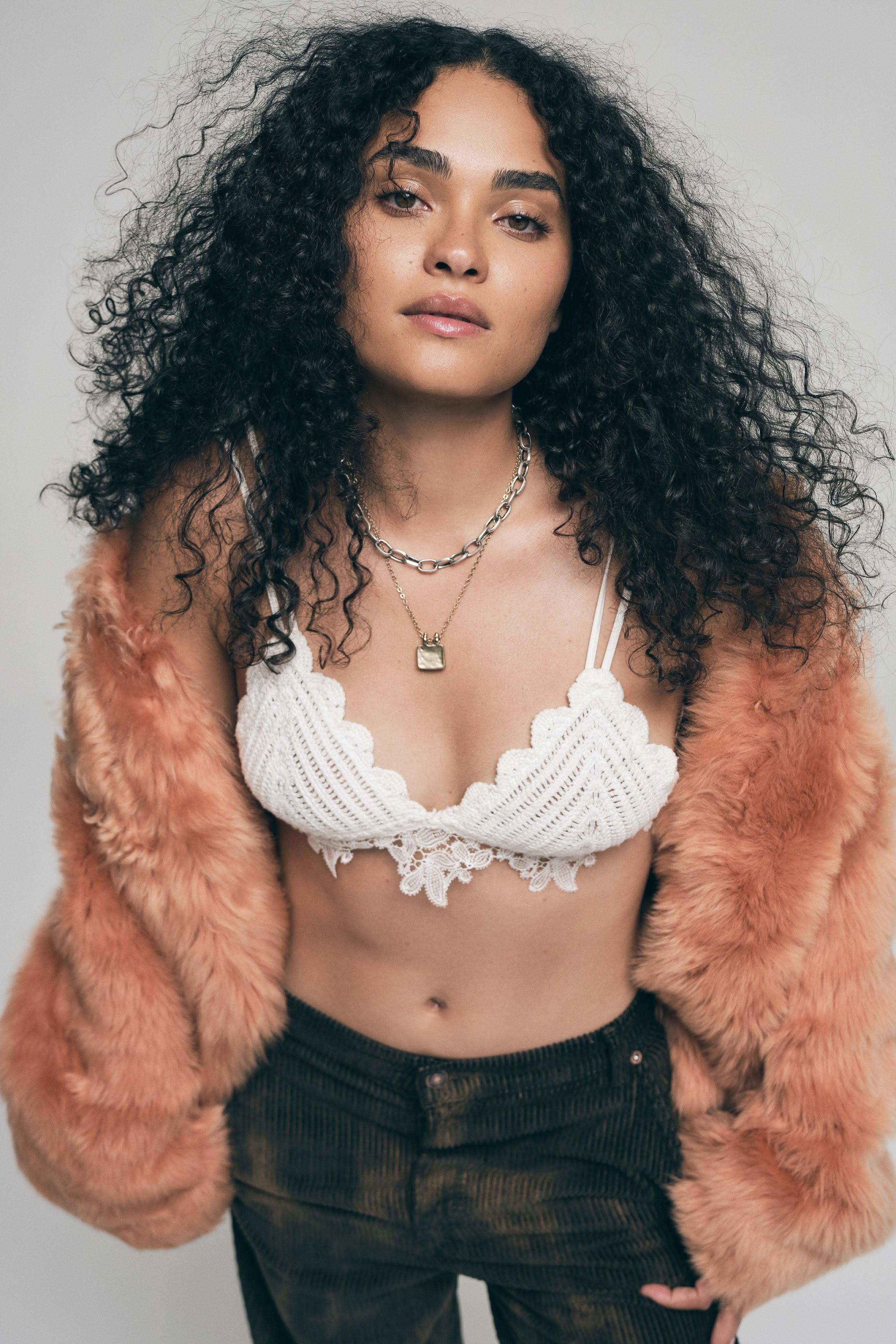 Brittany O'Grady : CelebrityBelly