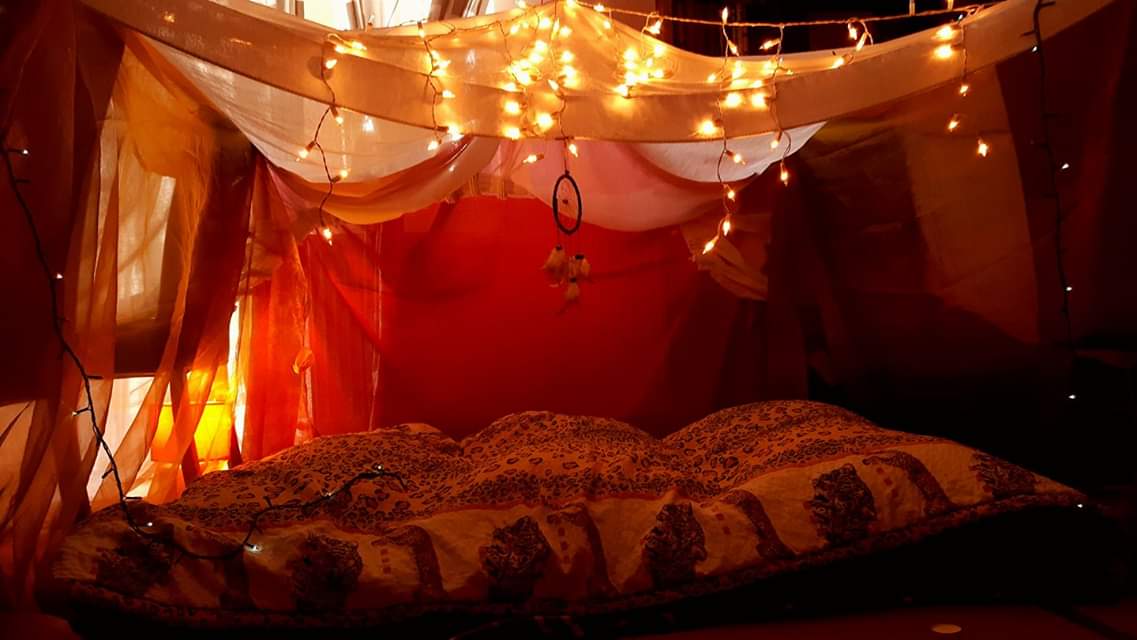 Who else does blanket forts? r/CozyLights