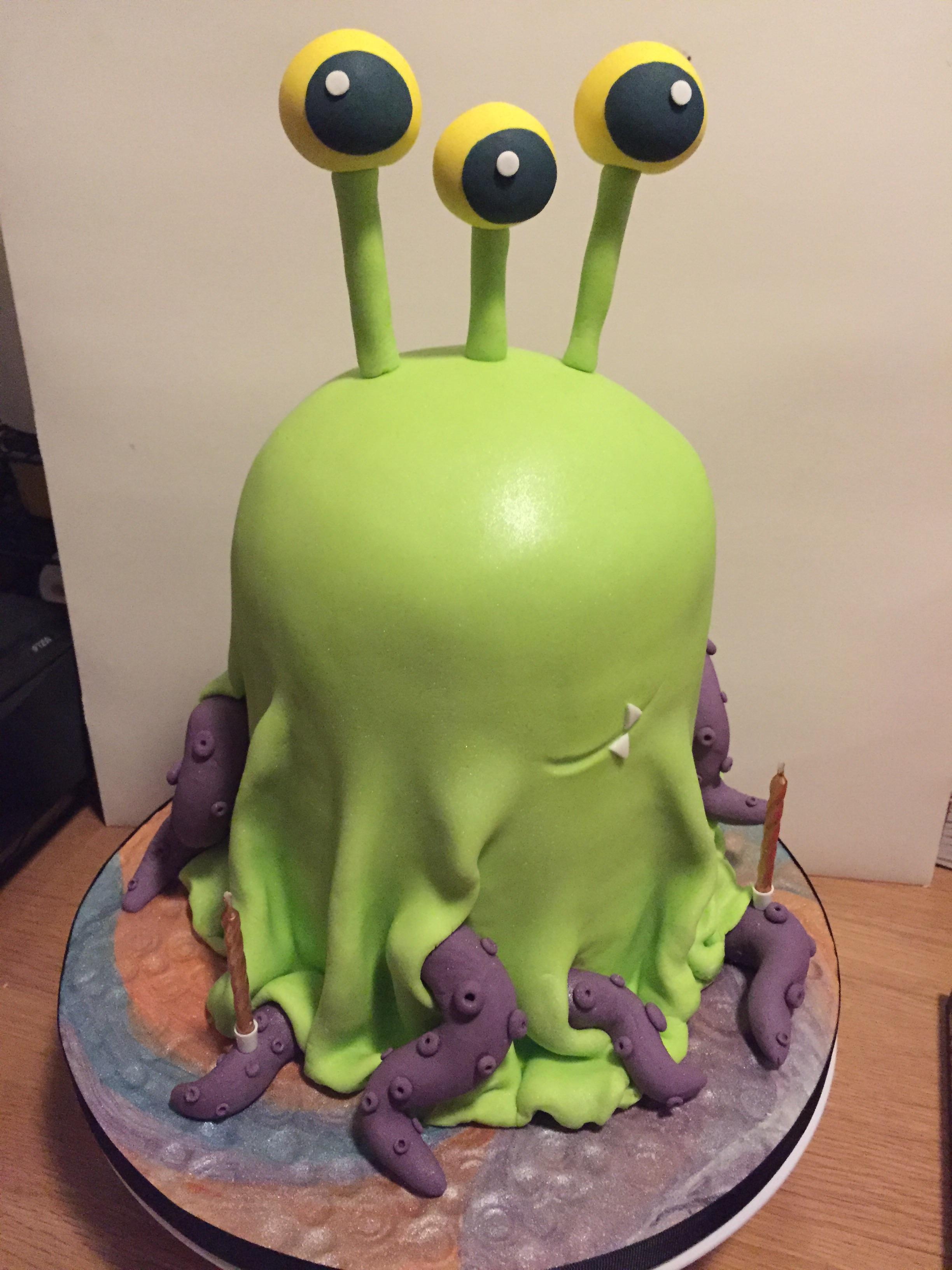 Funny Tinny 360 Entertainment [homemade] Tasty alien cake.