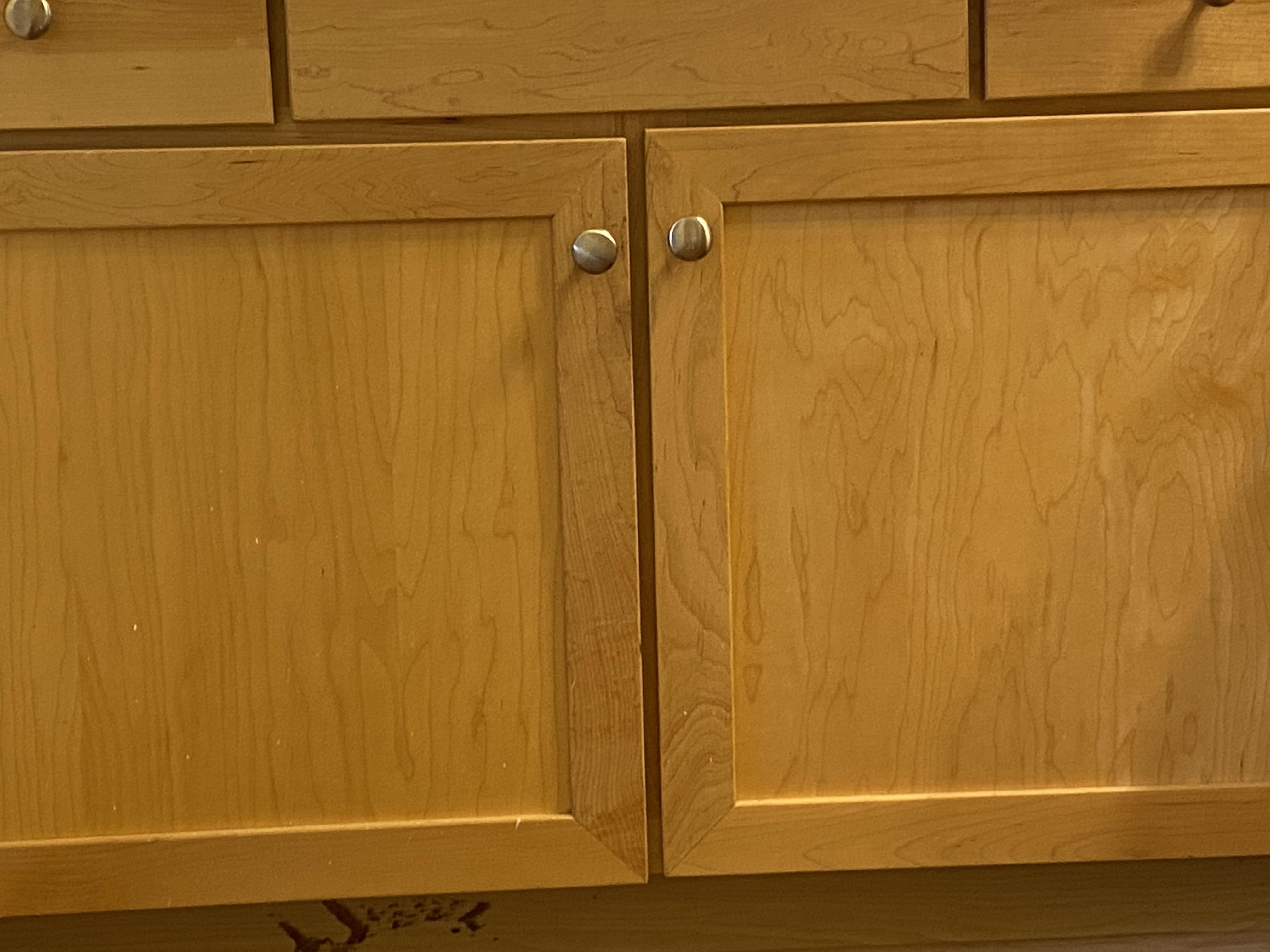 The uneven doors to the r/mildlyinfuriating