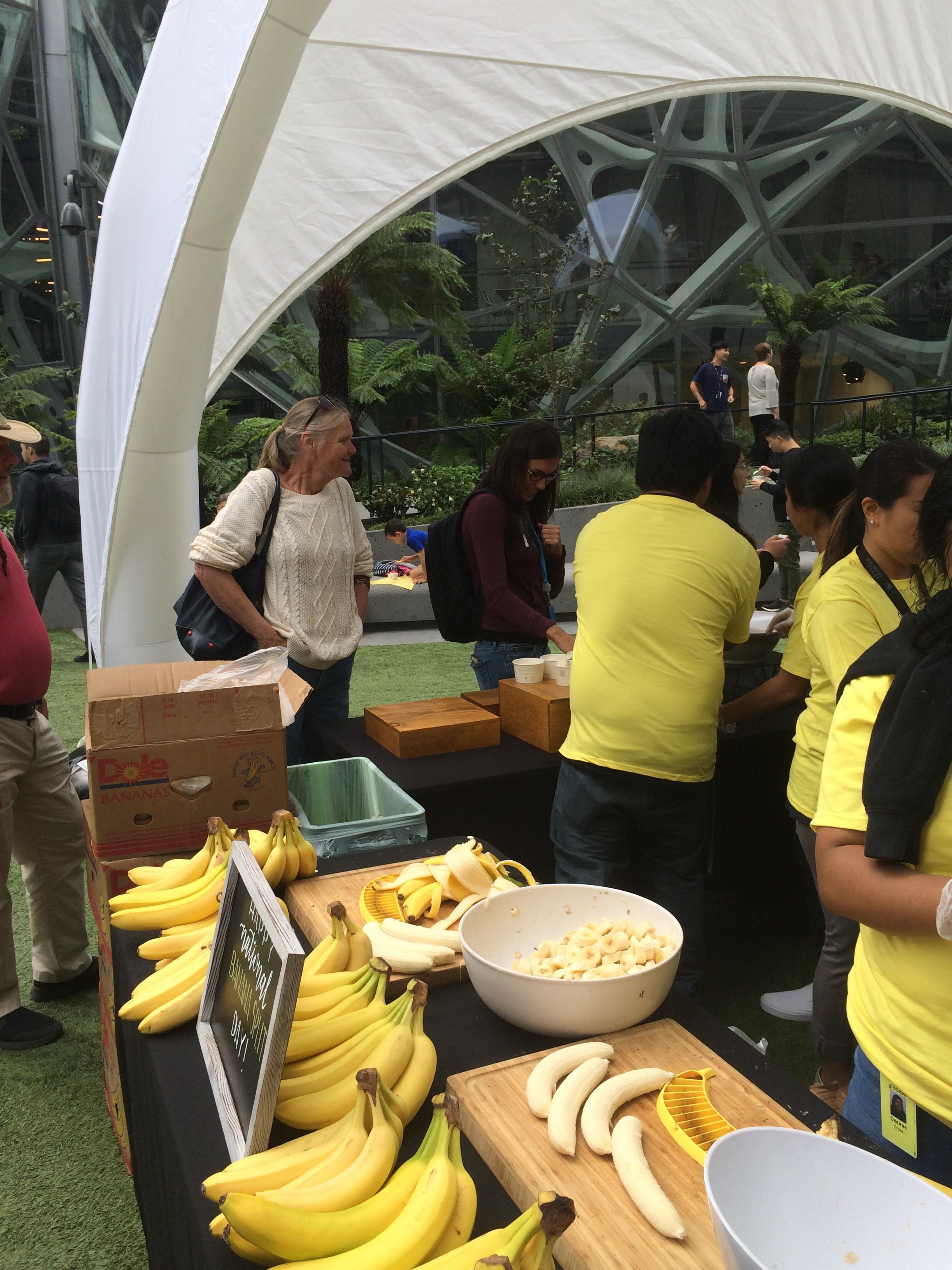 Amazon Employees using the famously reviewed Hutzler 571 Banana Slicer