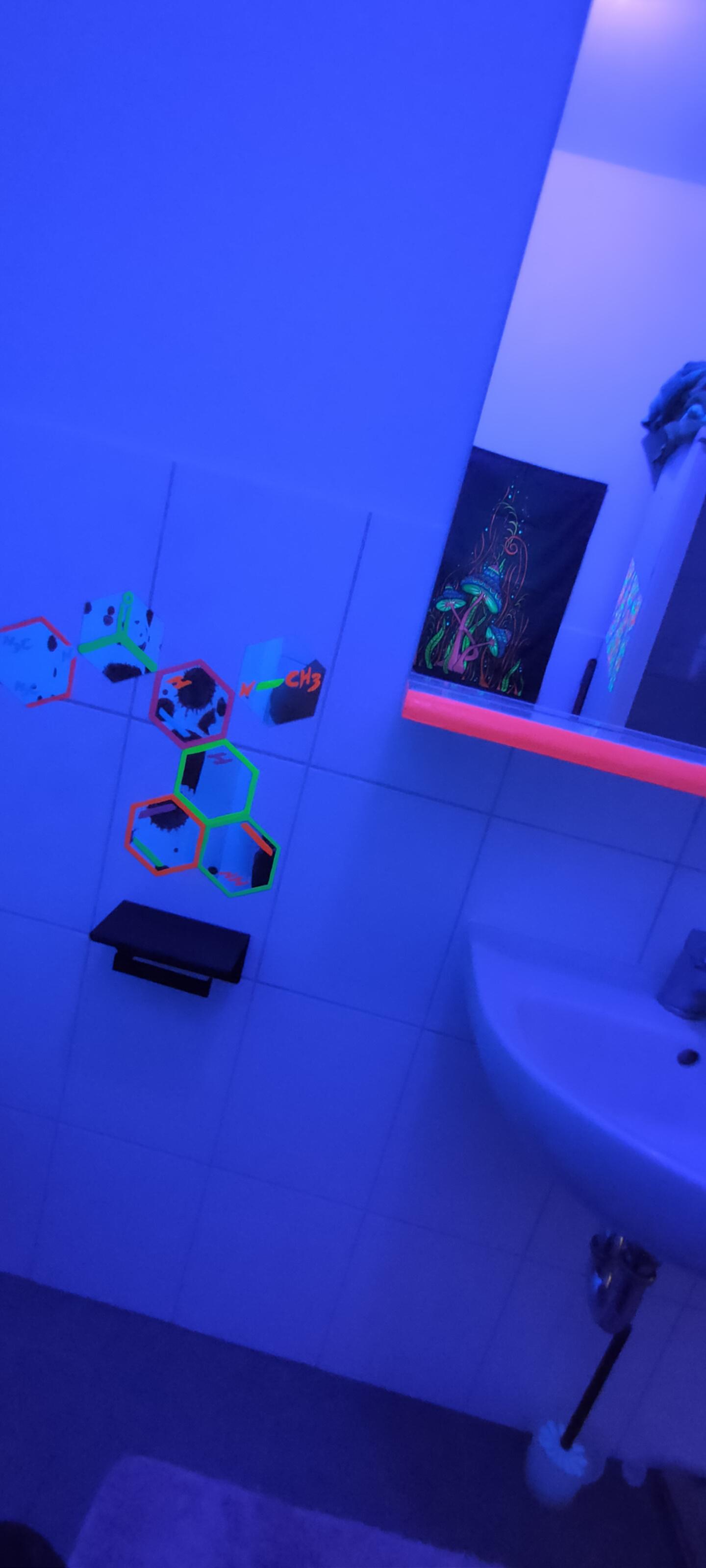 Found my bathroom allways boring especially while tripping then I