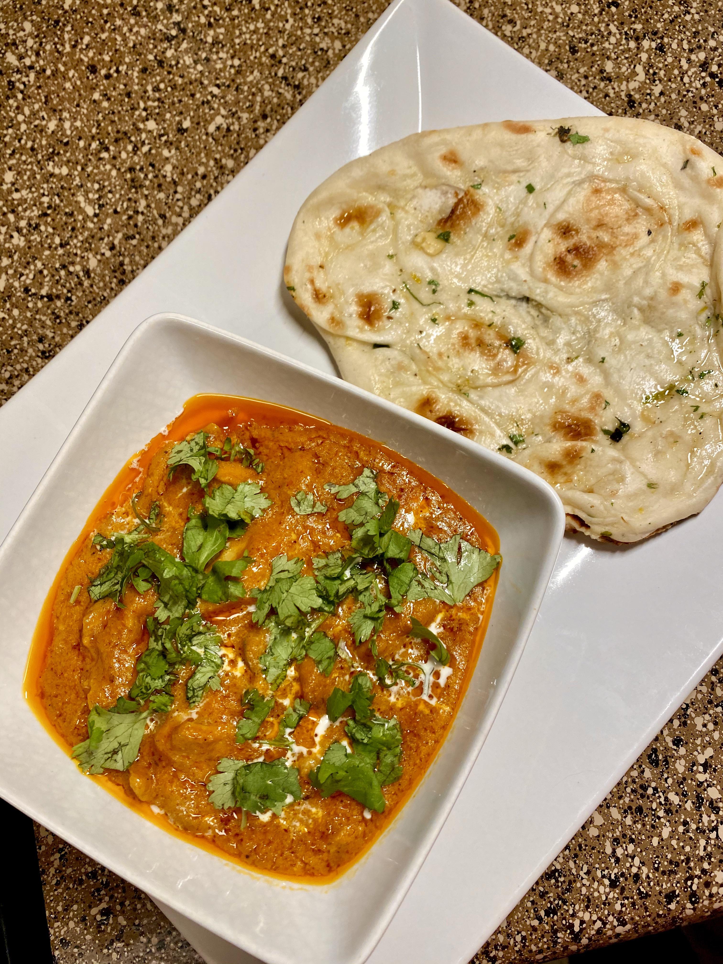 [Homemade] Butter chicken with garlic naan r/food
