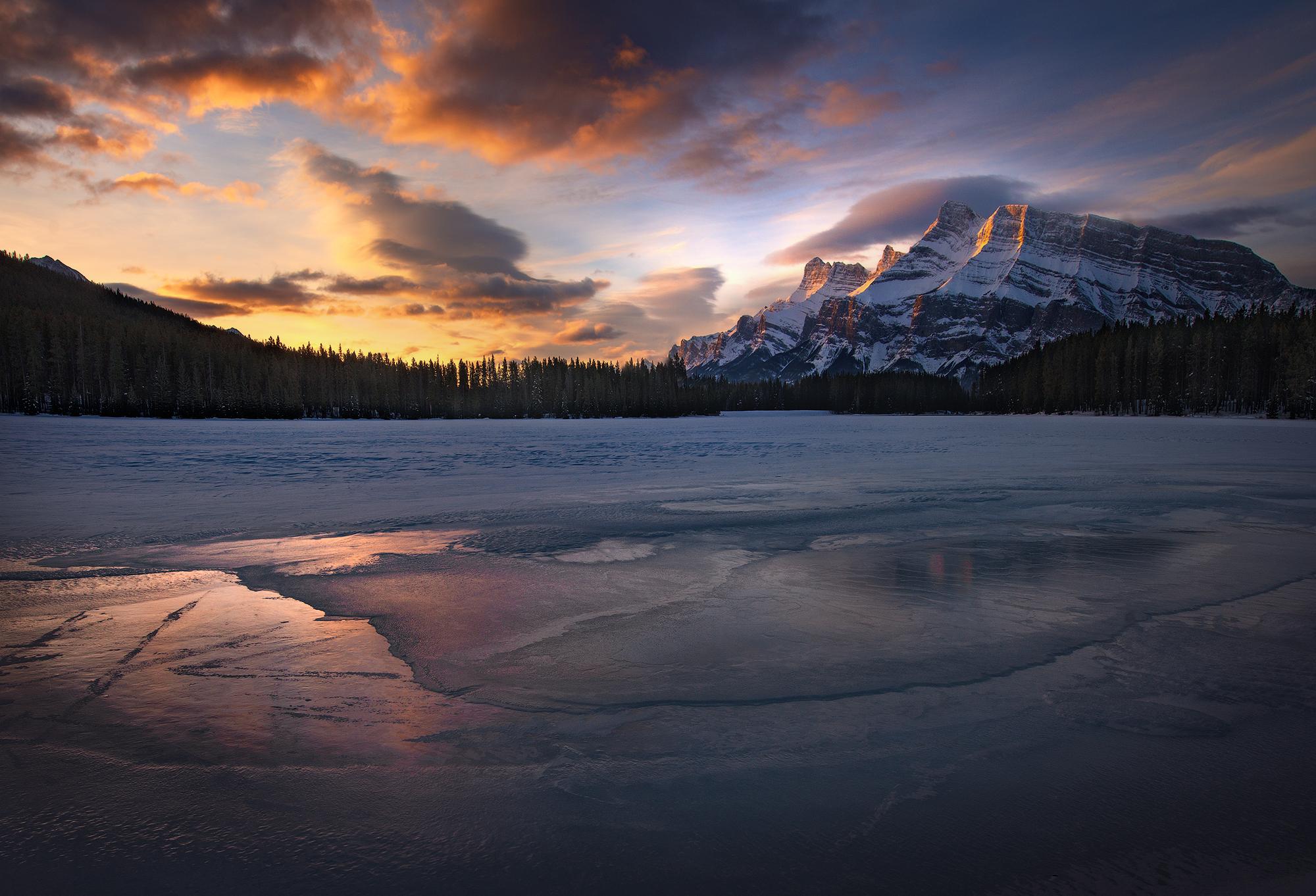 Bow Lake Sunrise Alberta, Canada [OC][2,000 x 1,362] r/EarthPorn