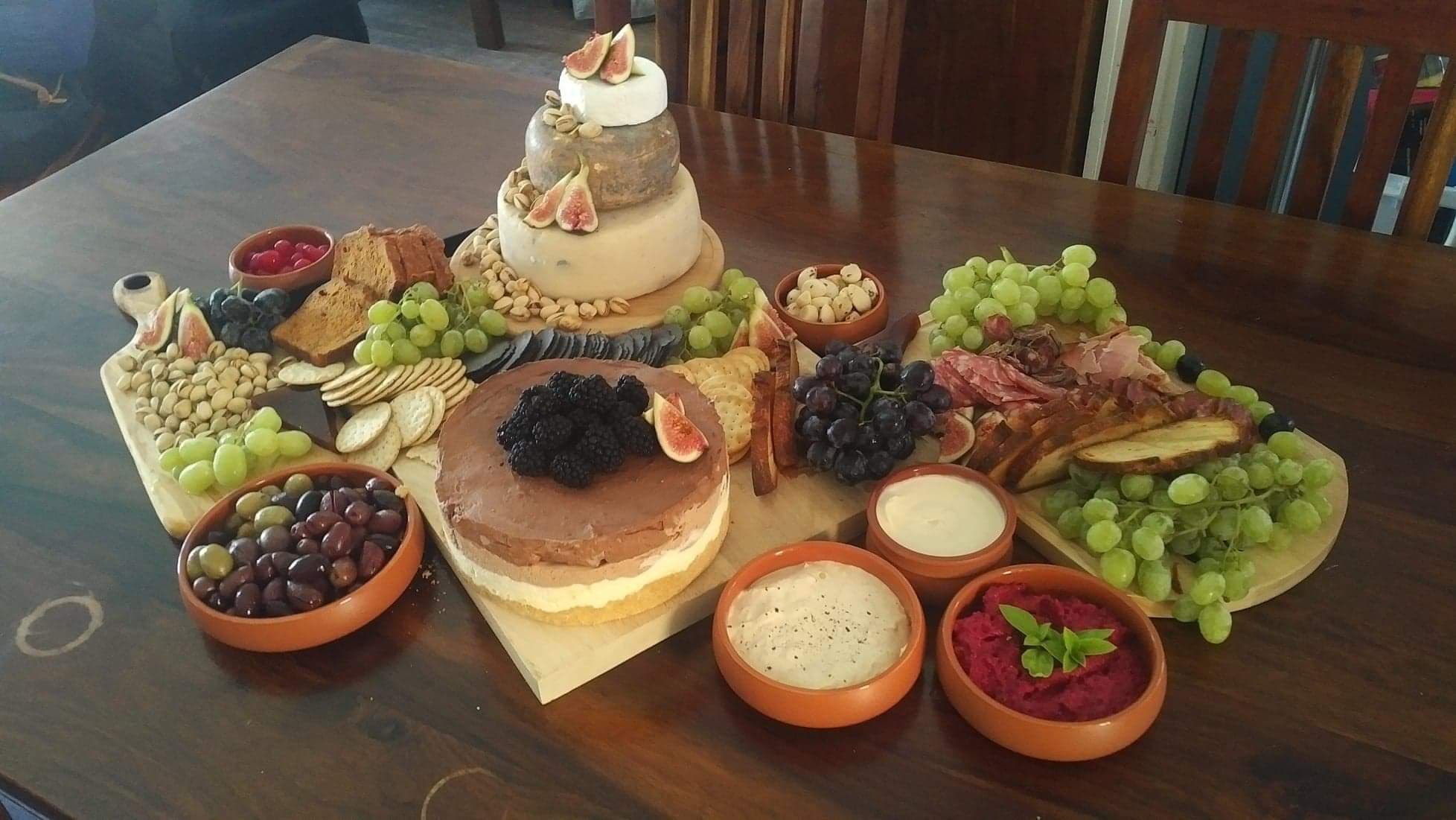 [Homemade] Cheese board & Cheese cake r/food