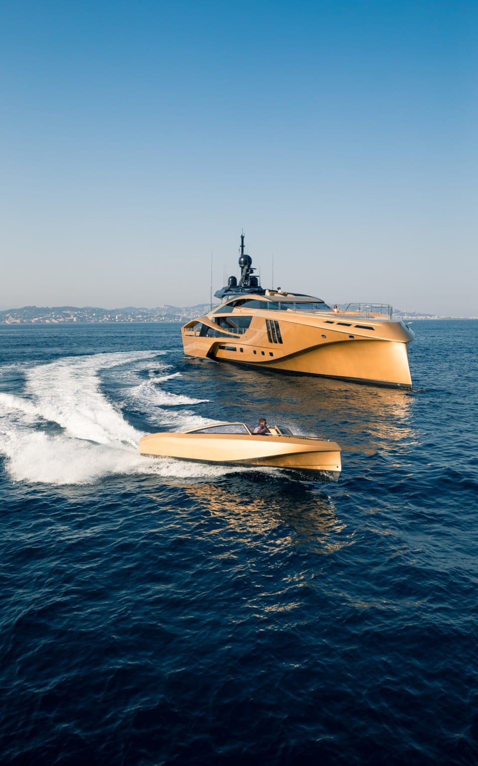 The name of this yacht is „A“, it got built by HowaldtswerkeDeutsche Werft GmbH in Kiel