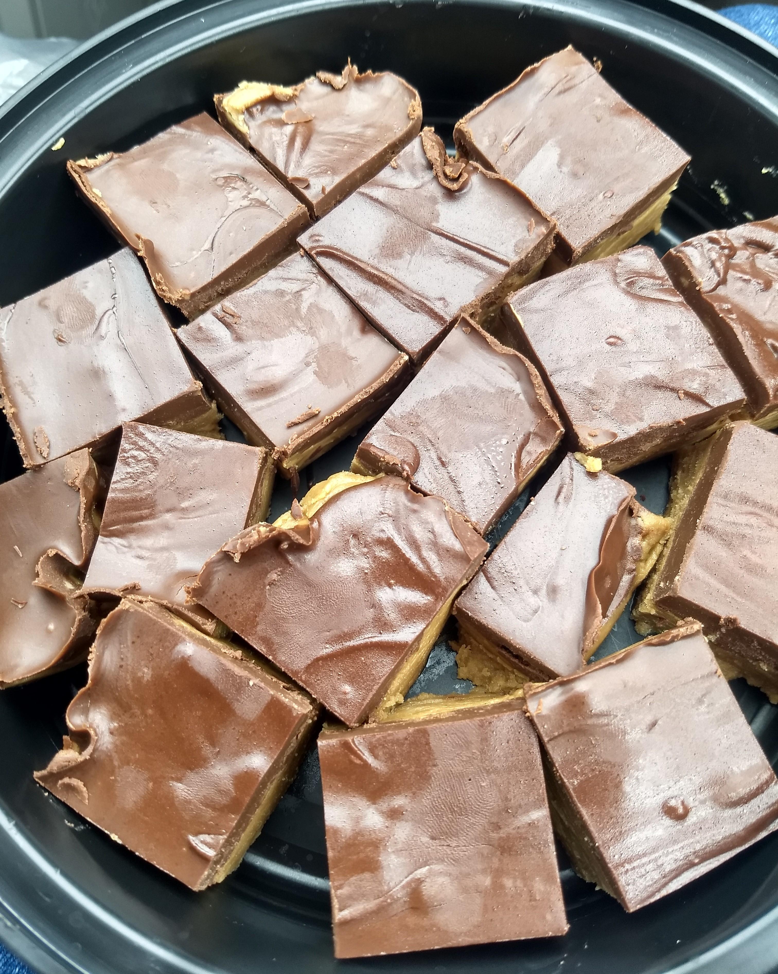 Homemade Chocolate Peanut Butter Bars Recipe in the comments r/VeganFoodPorn