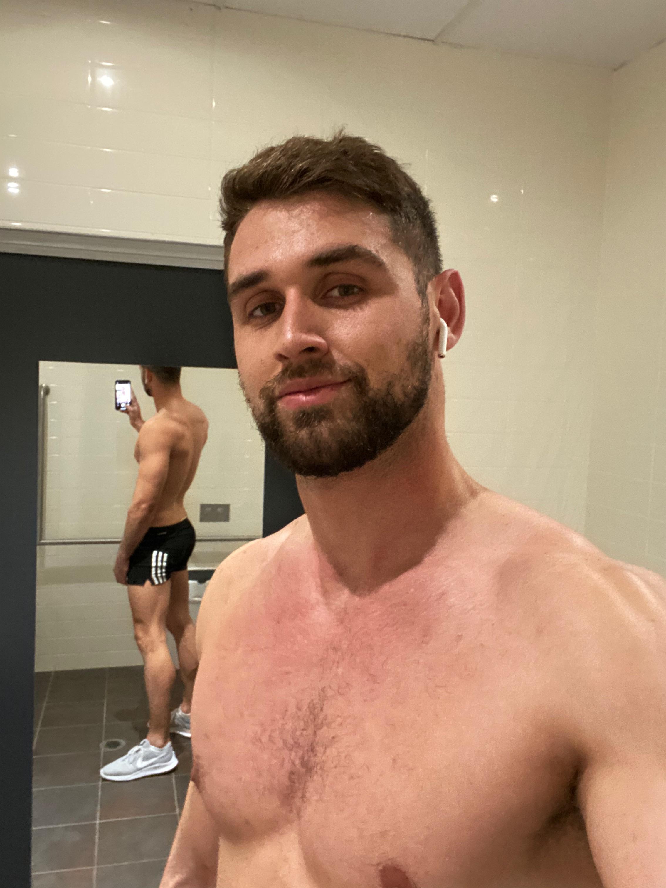 Steam room or sauna after gym? NSFW r/gaybrosgonemild