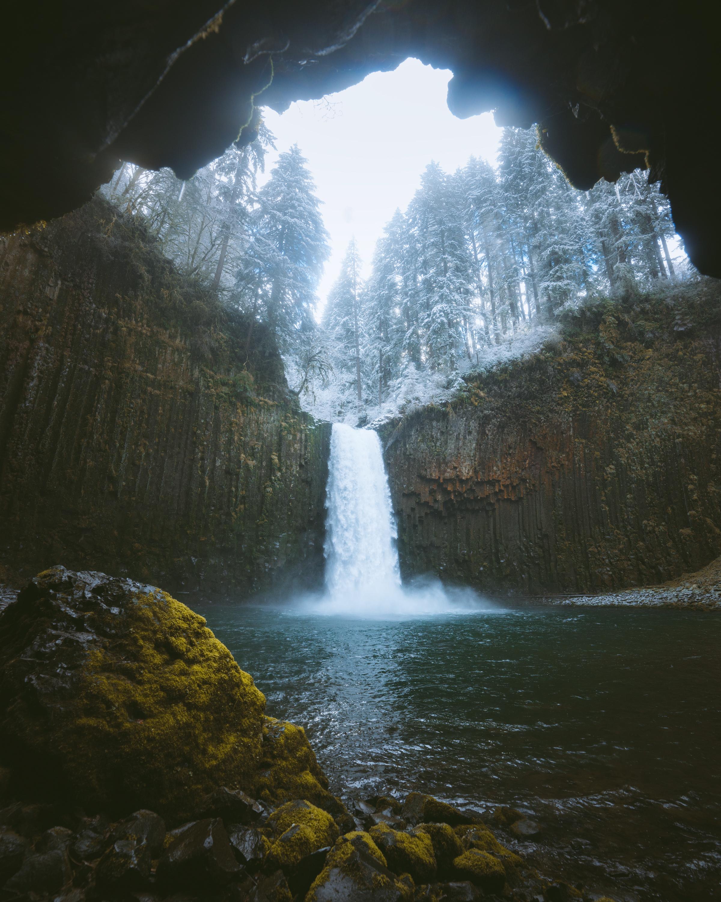 "Best waterfalls in the states? Oregon, in my opinion.. [OC] [2400 x