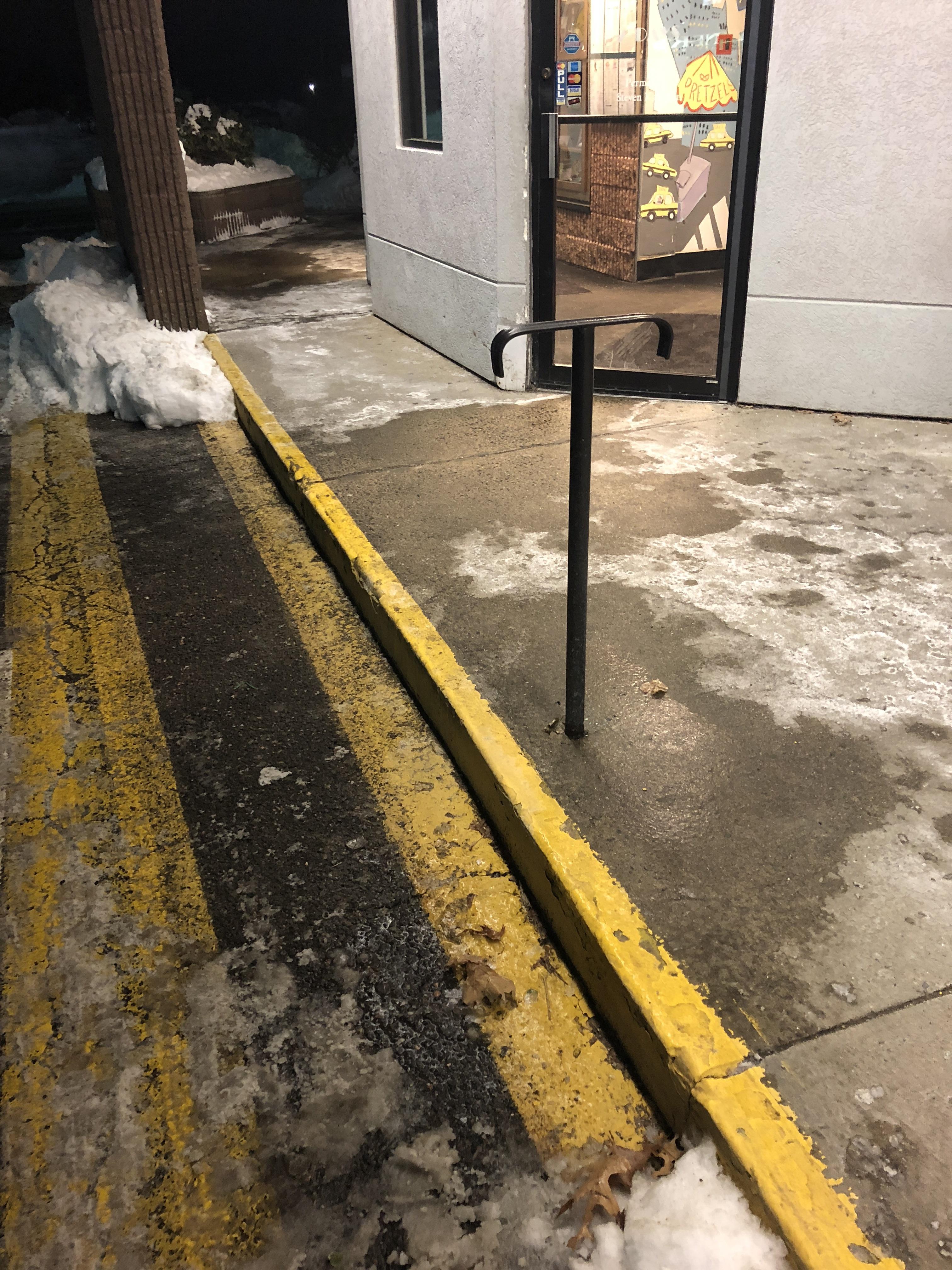 I found another single-step railing! : r/mildlyinteresting