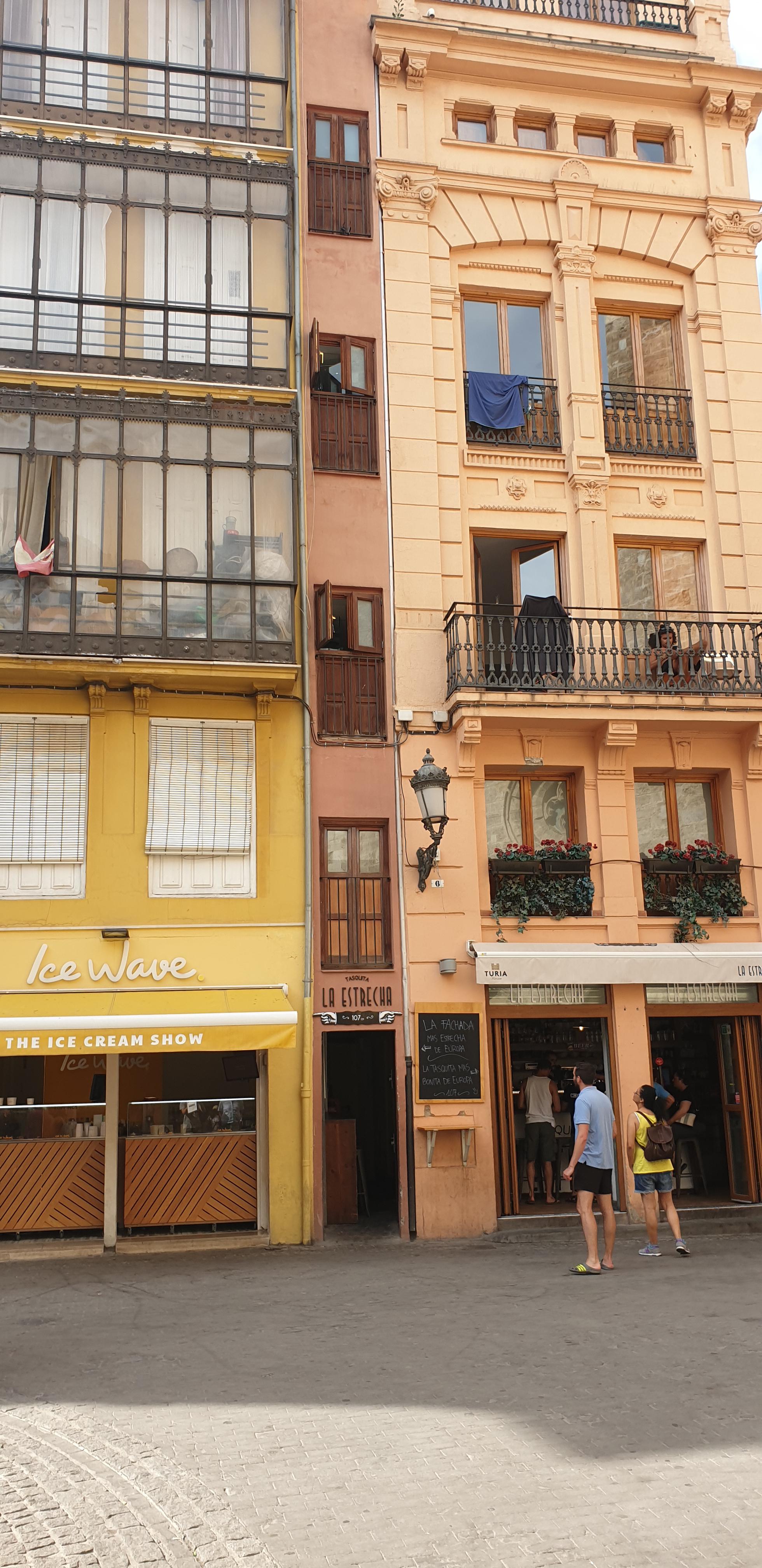 A small house in Valencia/Spain width 107cm r/mildlyinteresting