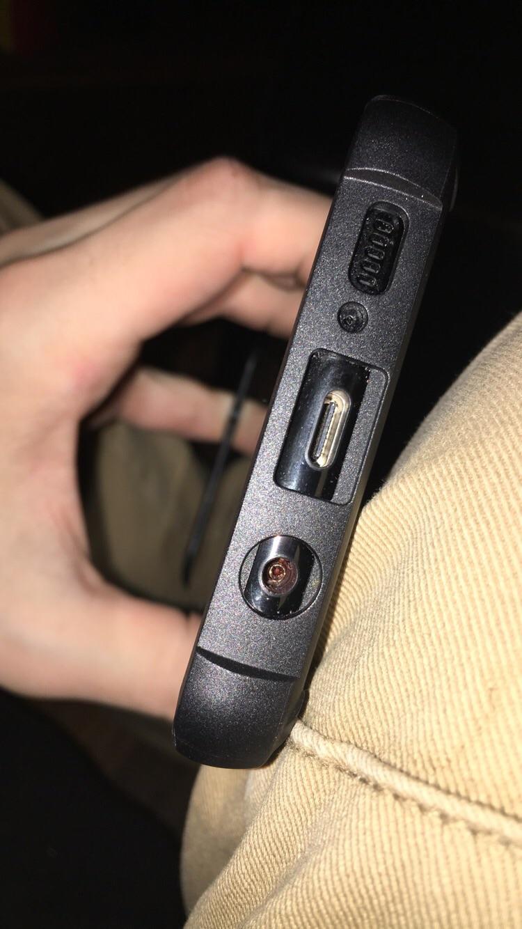 Tip of a 3.5mm headphone jack stuck inside Galaxy S8+ r/techsupportgore