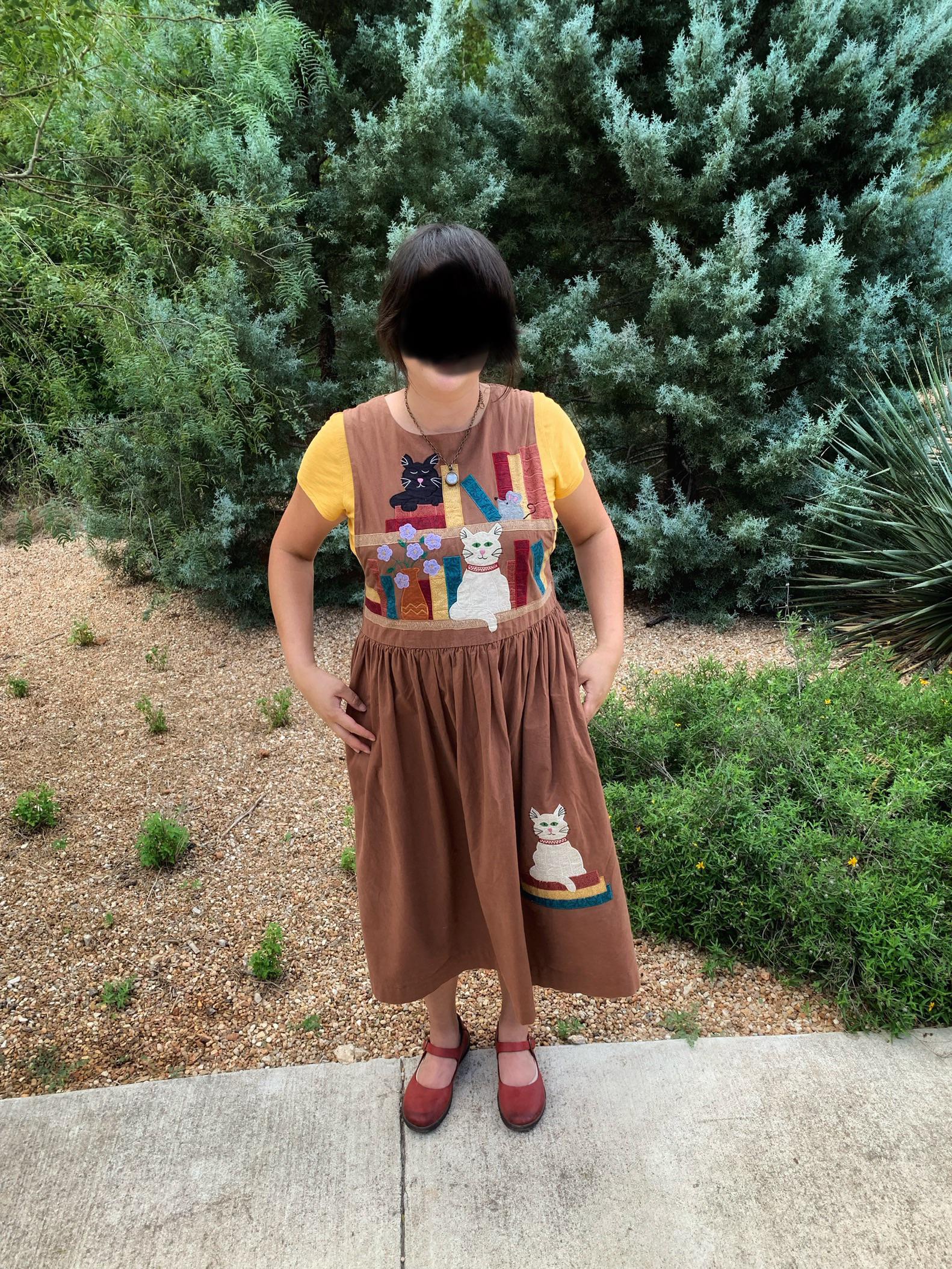 This is my Gato dress best thrift find ever! r/ThriftStoreCats