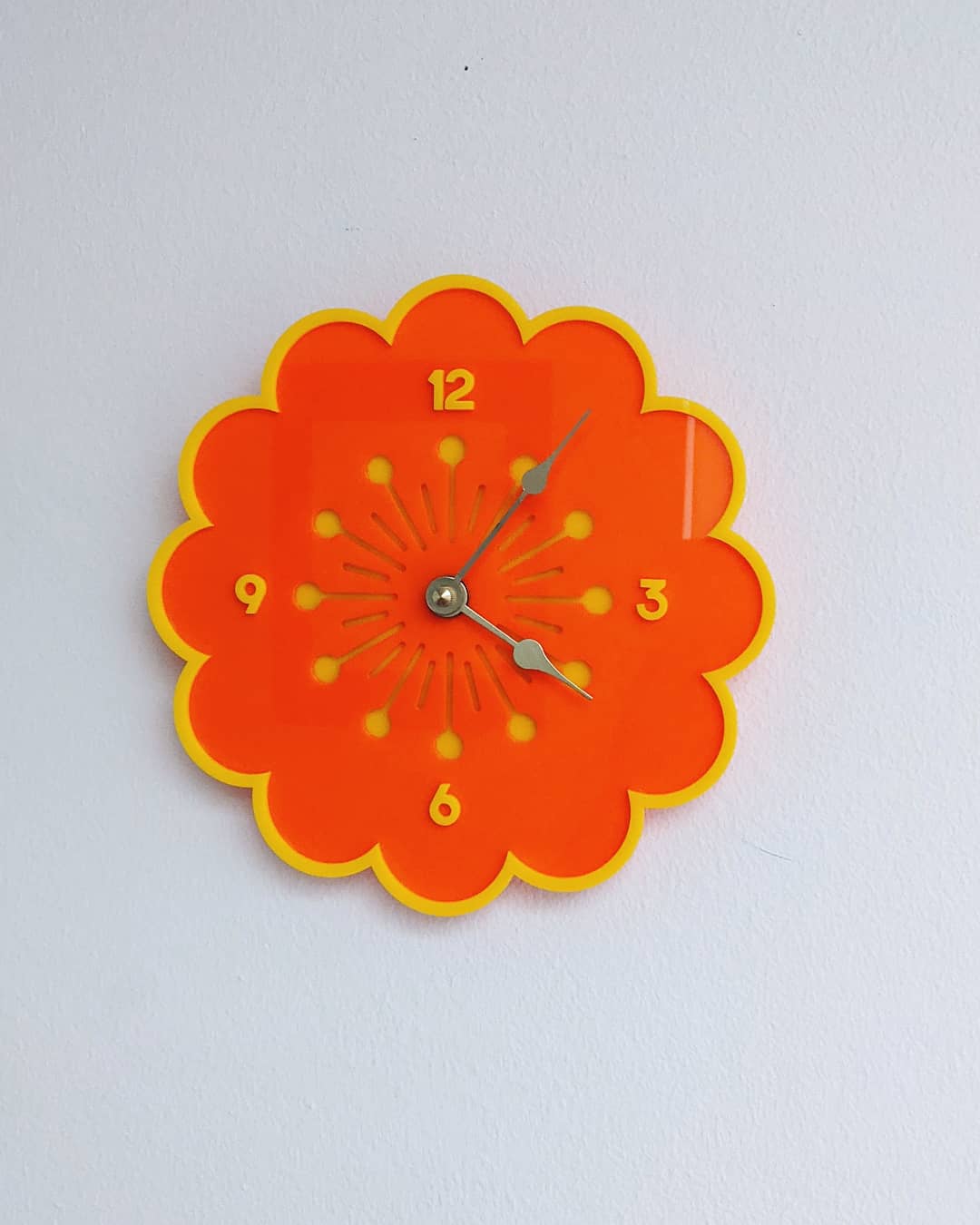 Retro flower clock r/ArtisanGifts