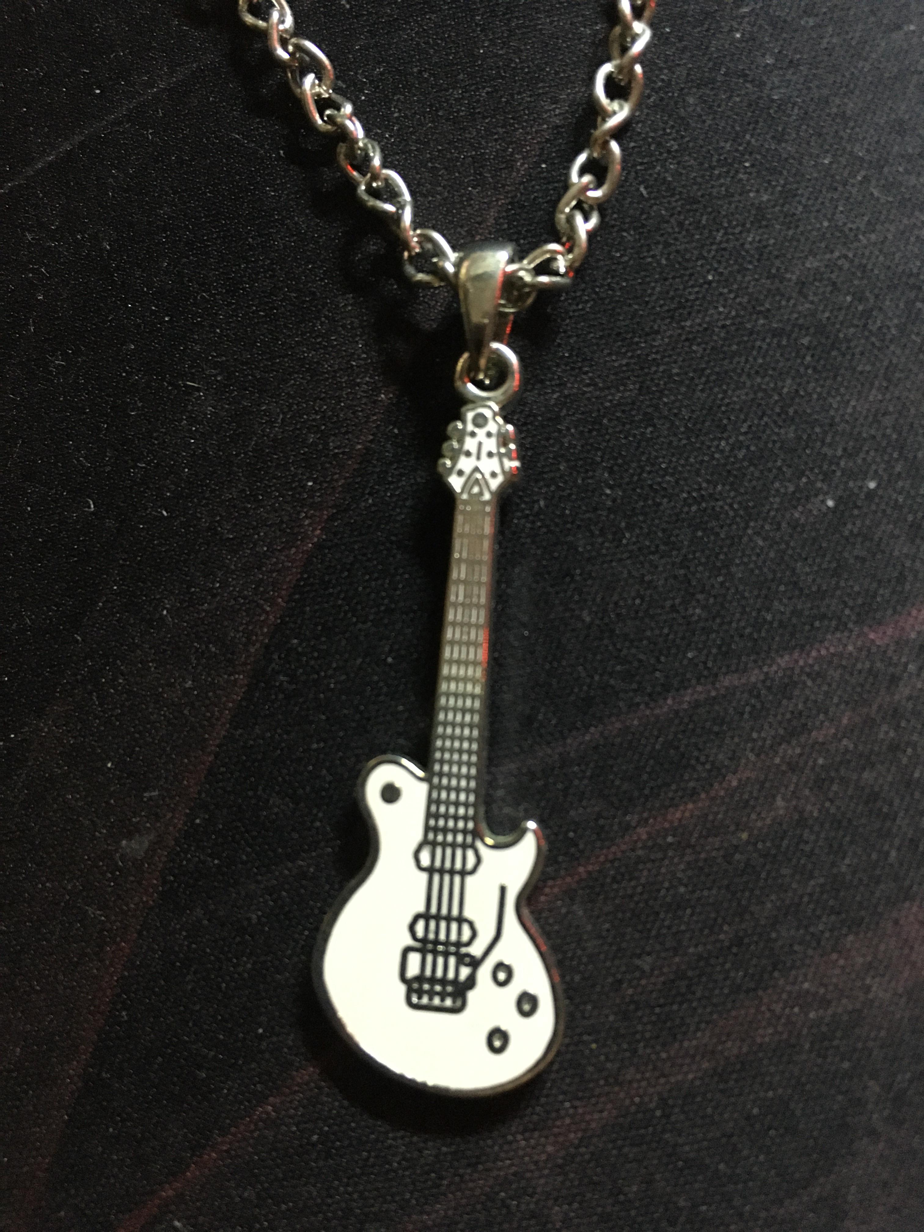 I don't understand whether this is bass or guitar r/Davie504