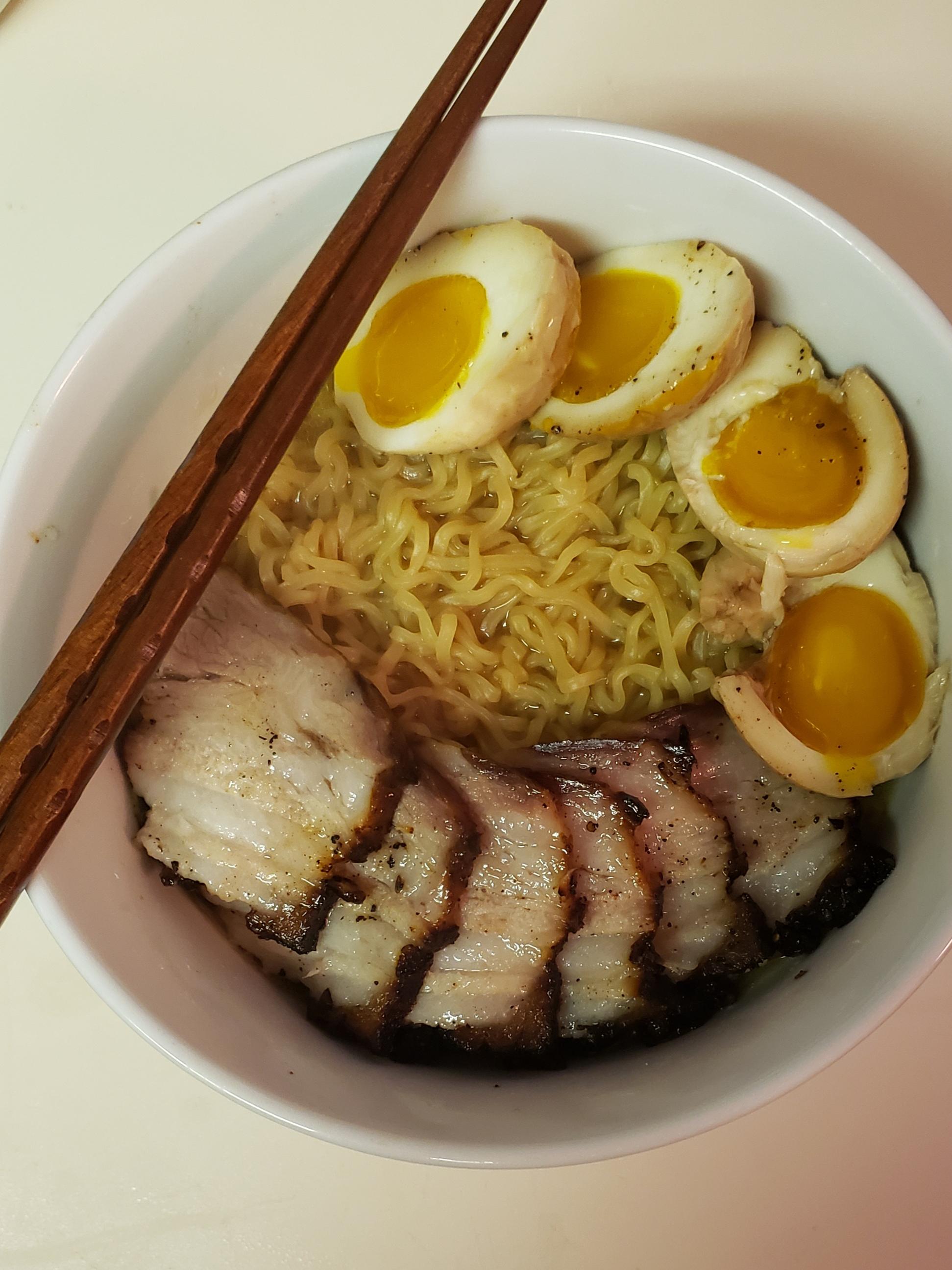[Homemade] A simple bowl of ramen with extra runny ramen egg and