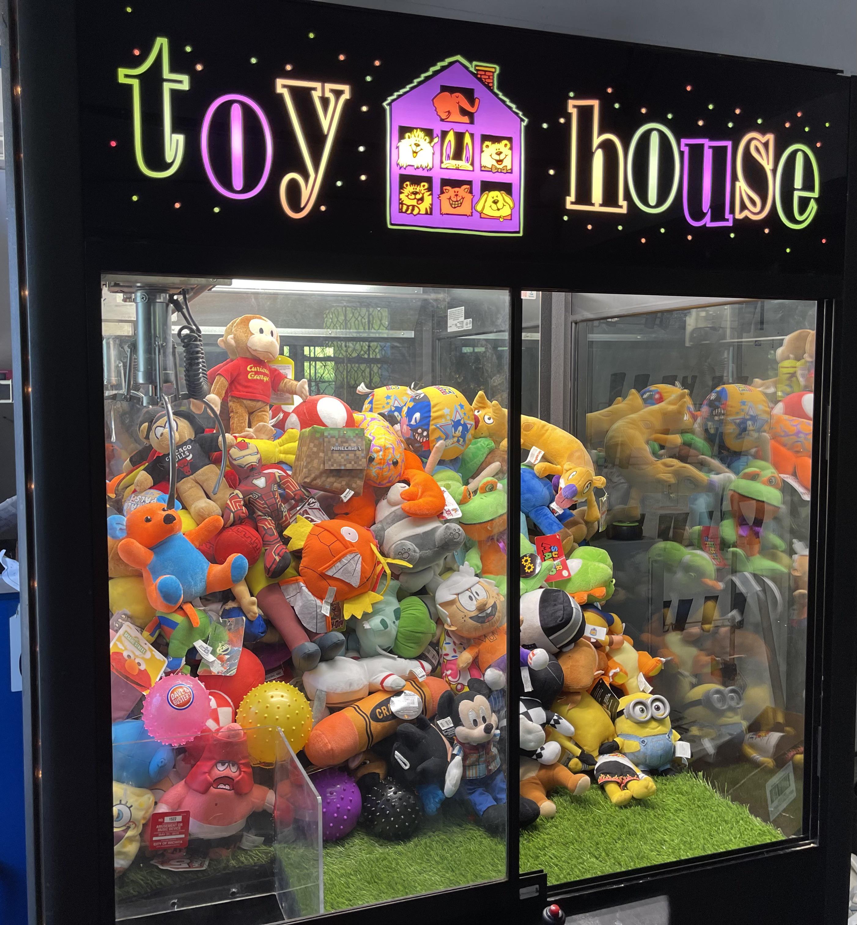 Just got a claw machine to display my plush. r/plushies