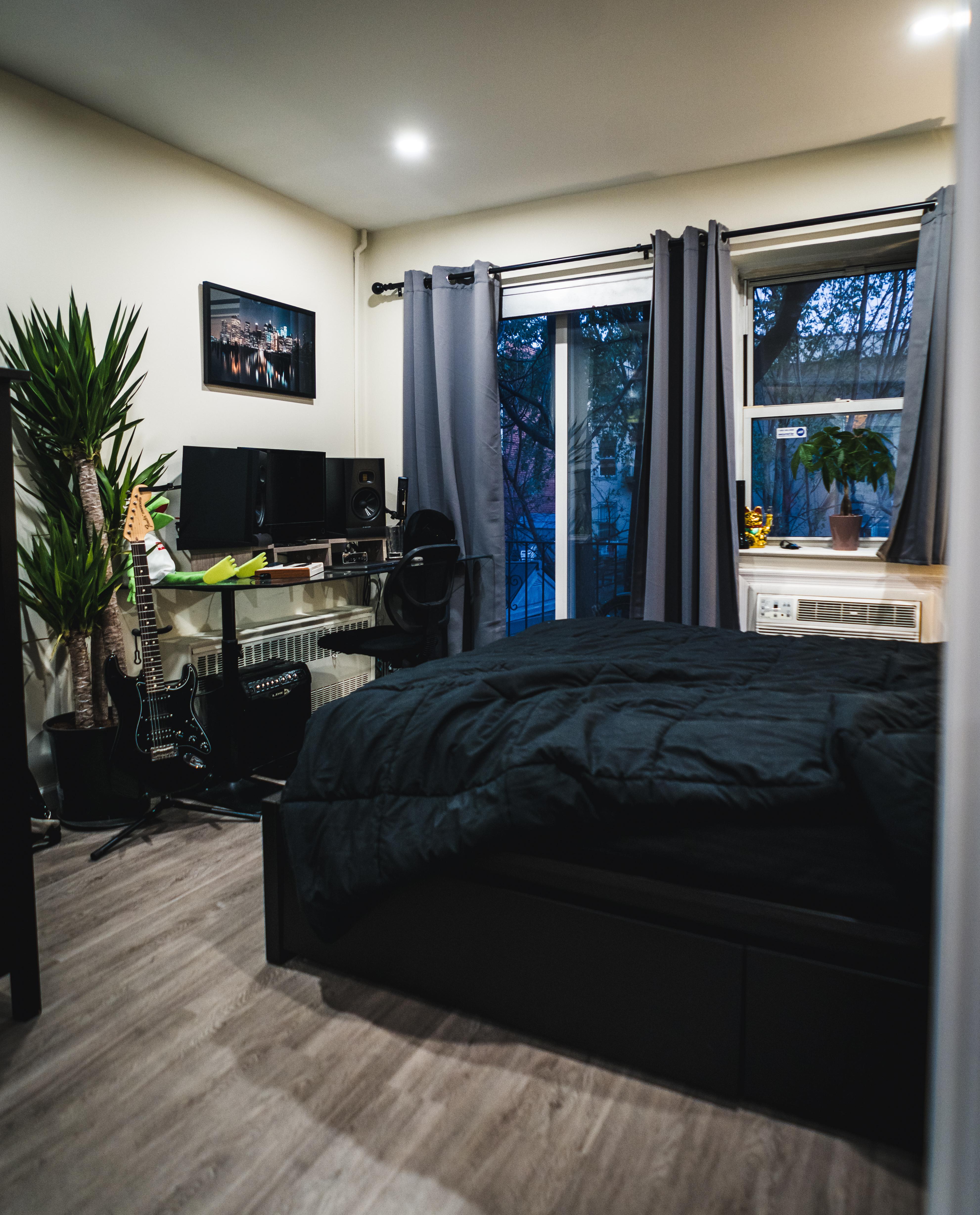 My bedroom and little makeshift home studio r/malelivingspace