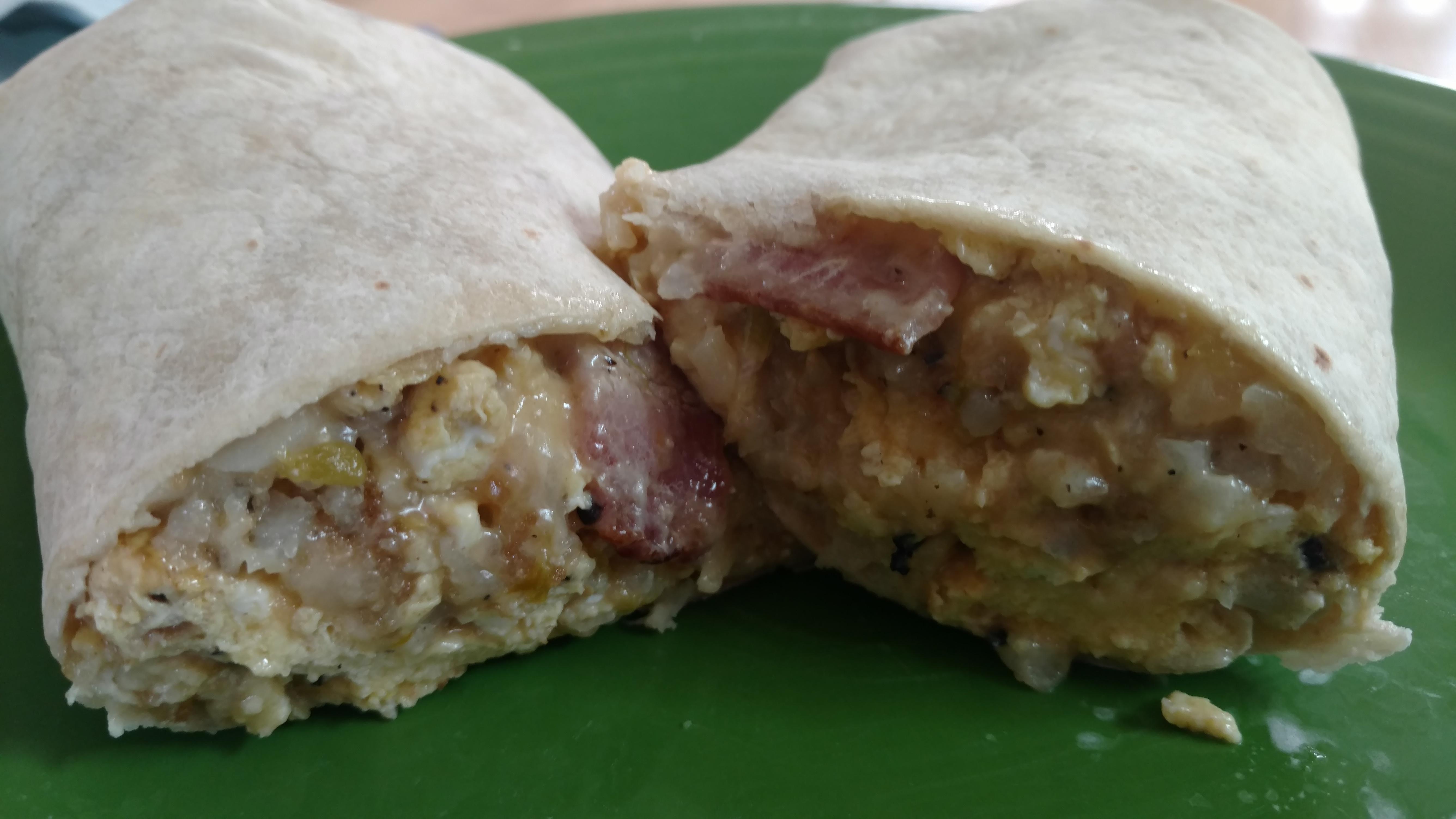 [Homemade] Green chile breakfast burrito r/food