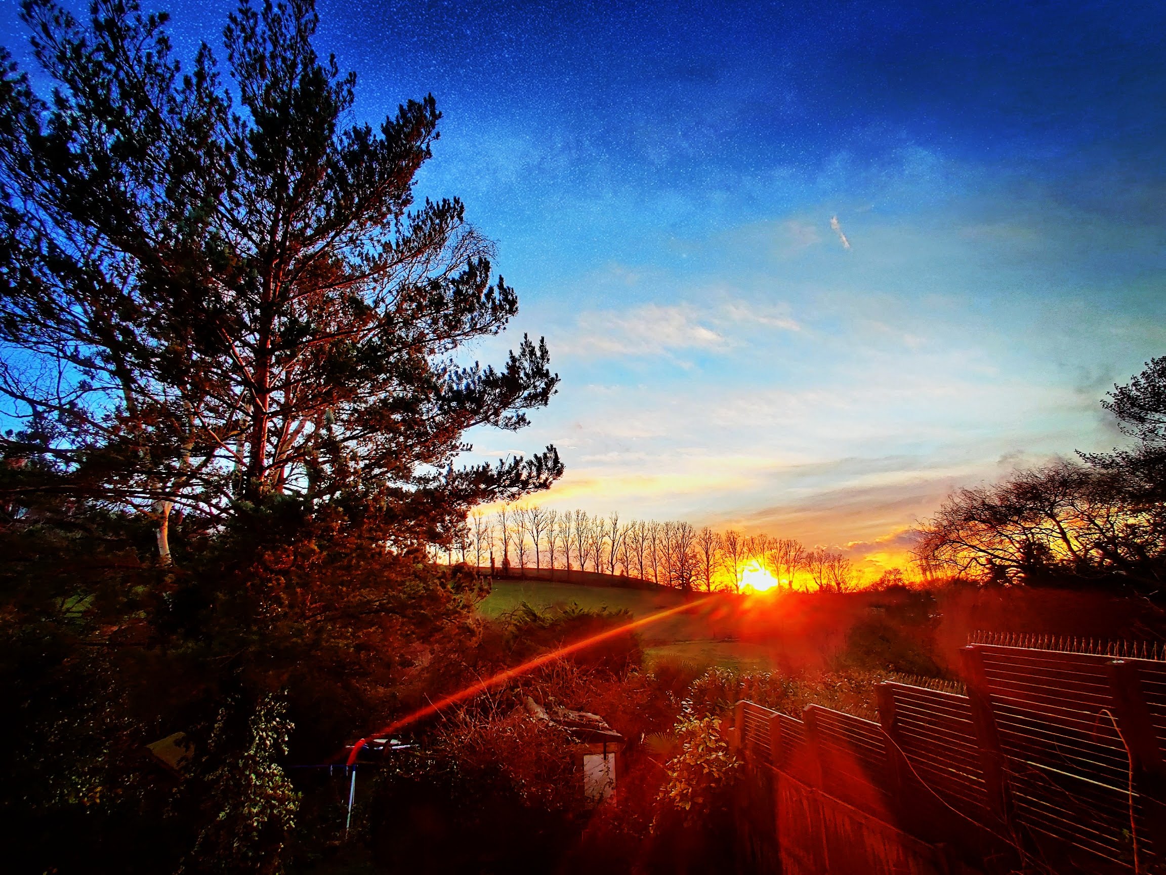 A sunset in Essex, United Kingdom r/SkyPorn