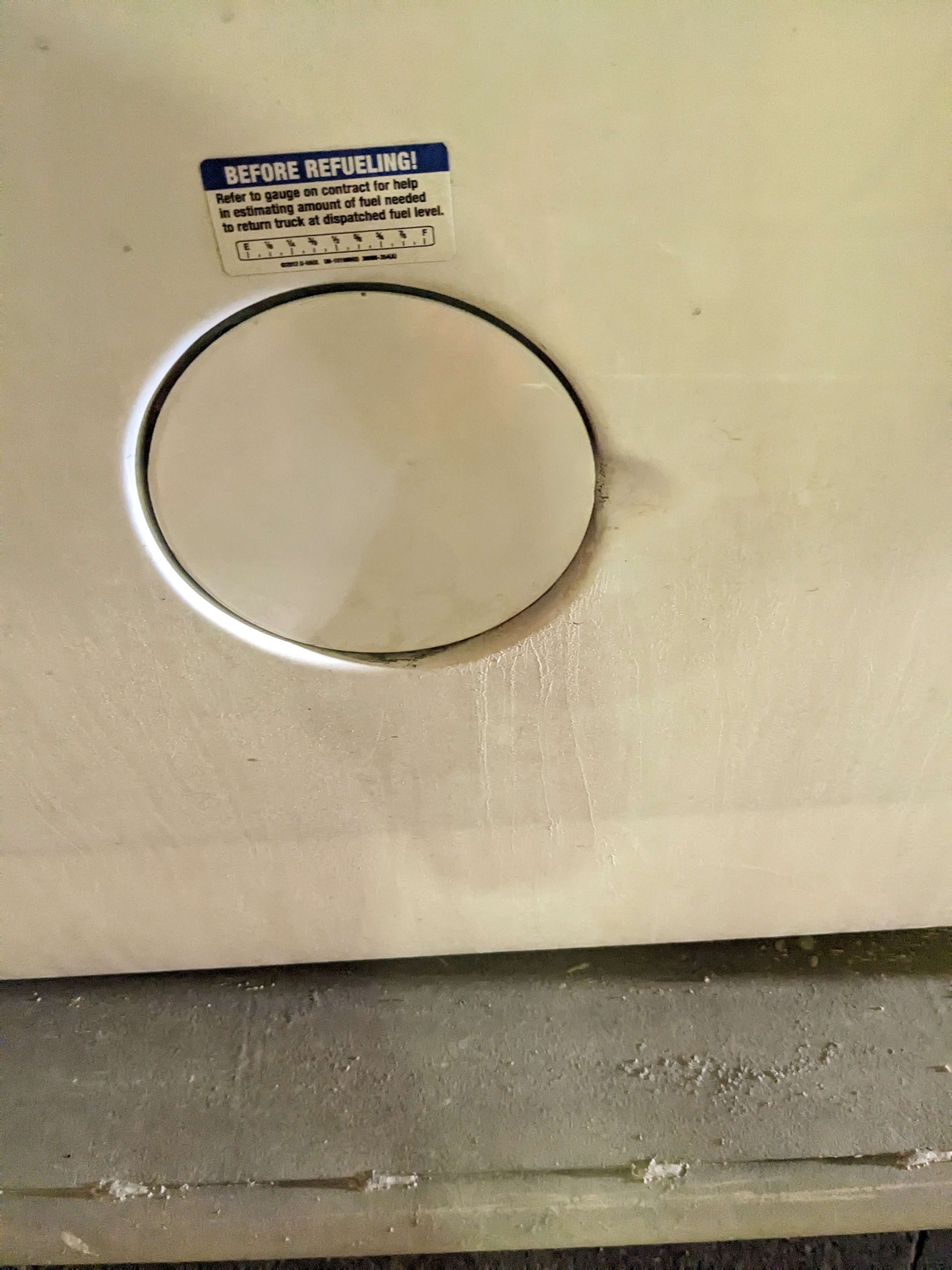 Sos, how to open this uhaul cargo vam gas tank? r/uHaul