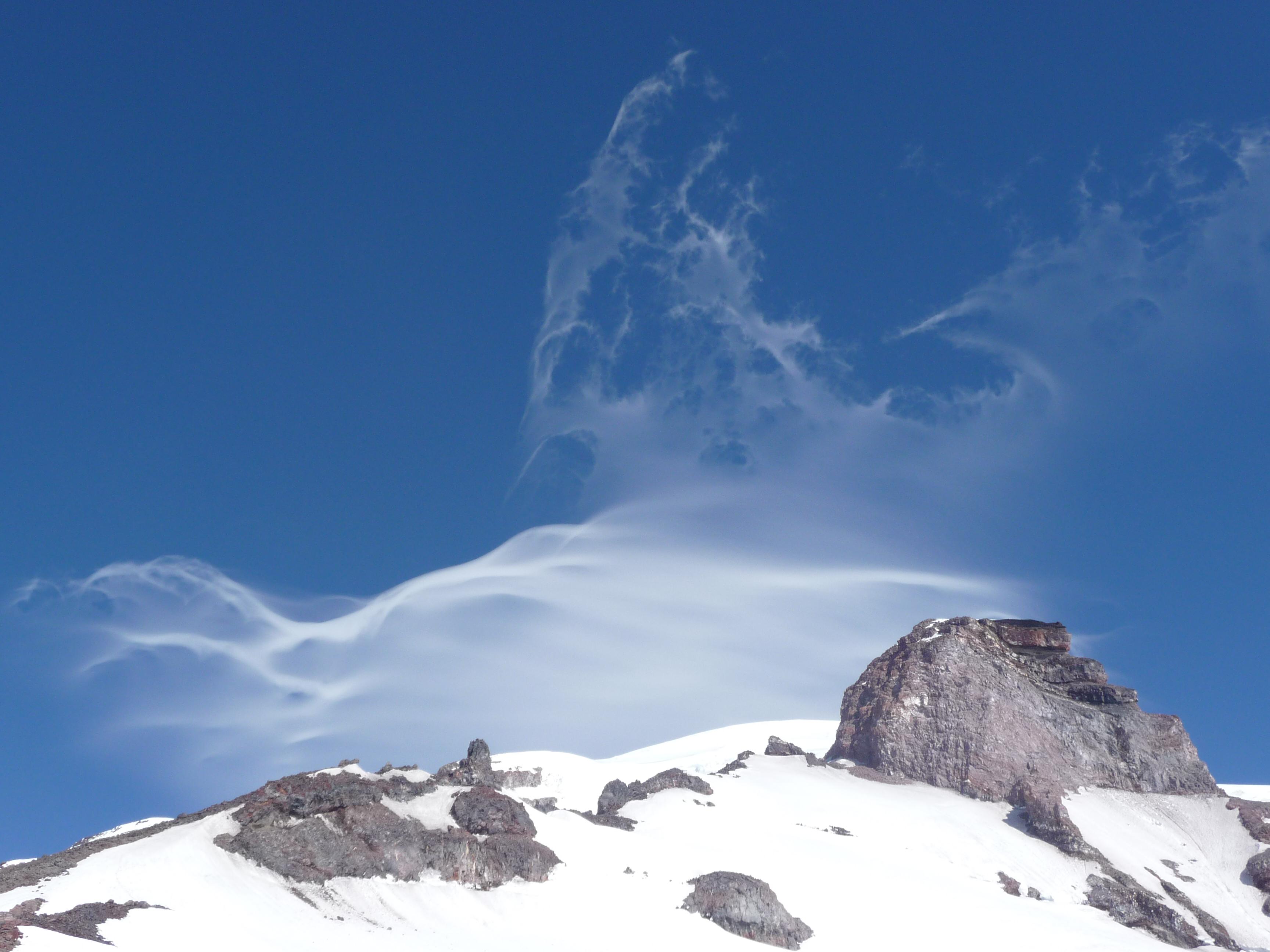 110 MPH Winds at the summit of Mount Rainier r/Mountaineering