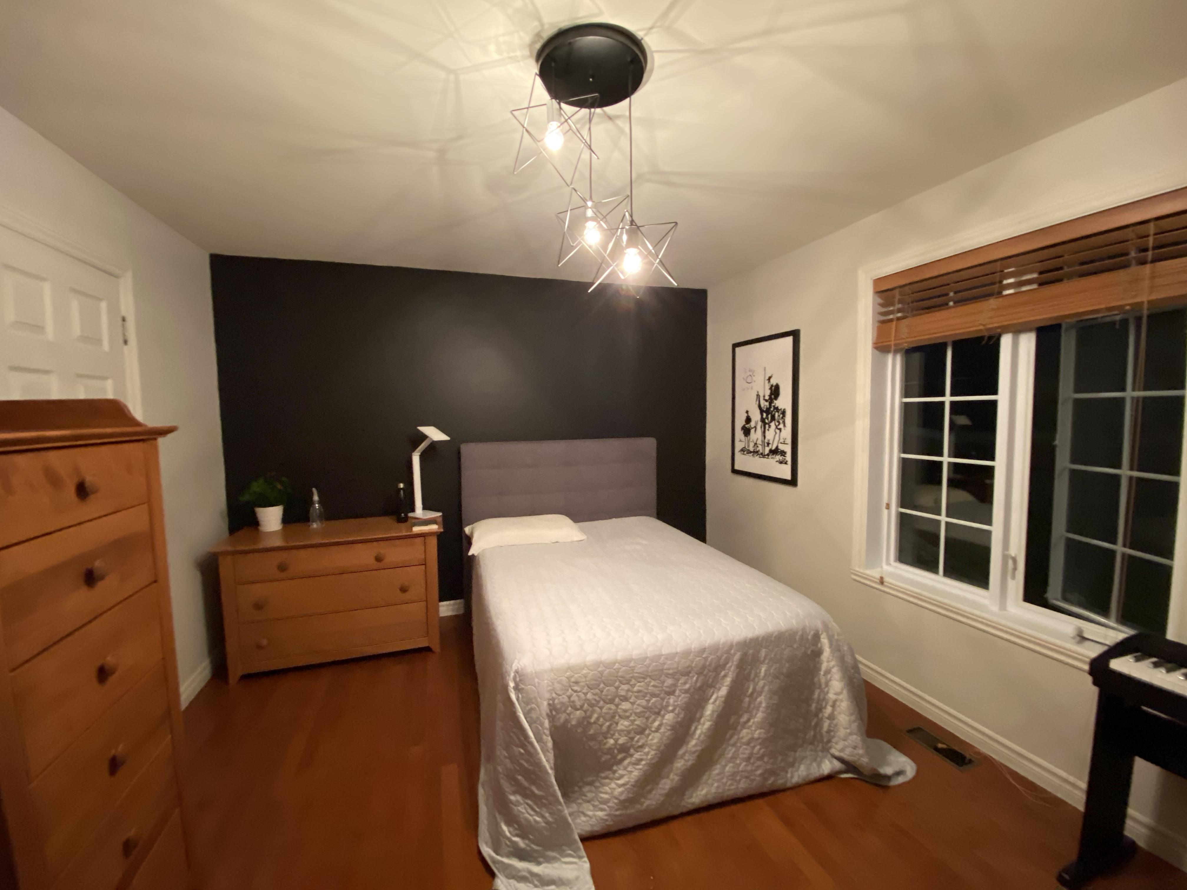 Both drawers are pretty empty, quite unpractical to have two big