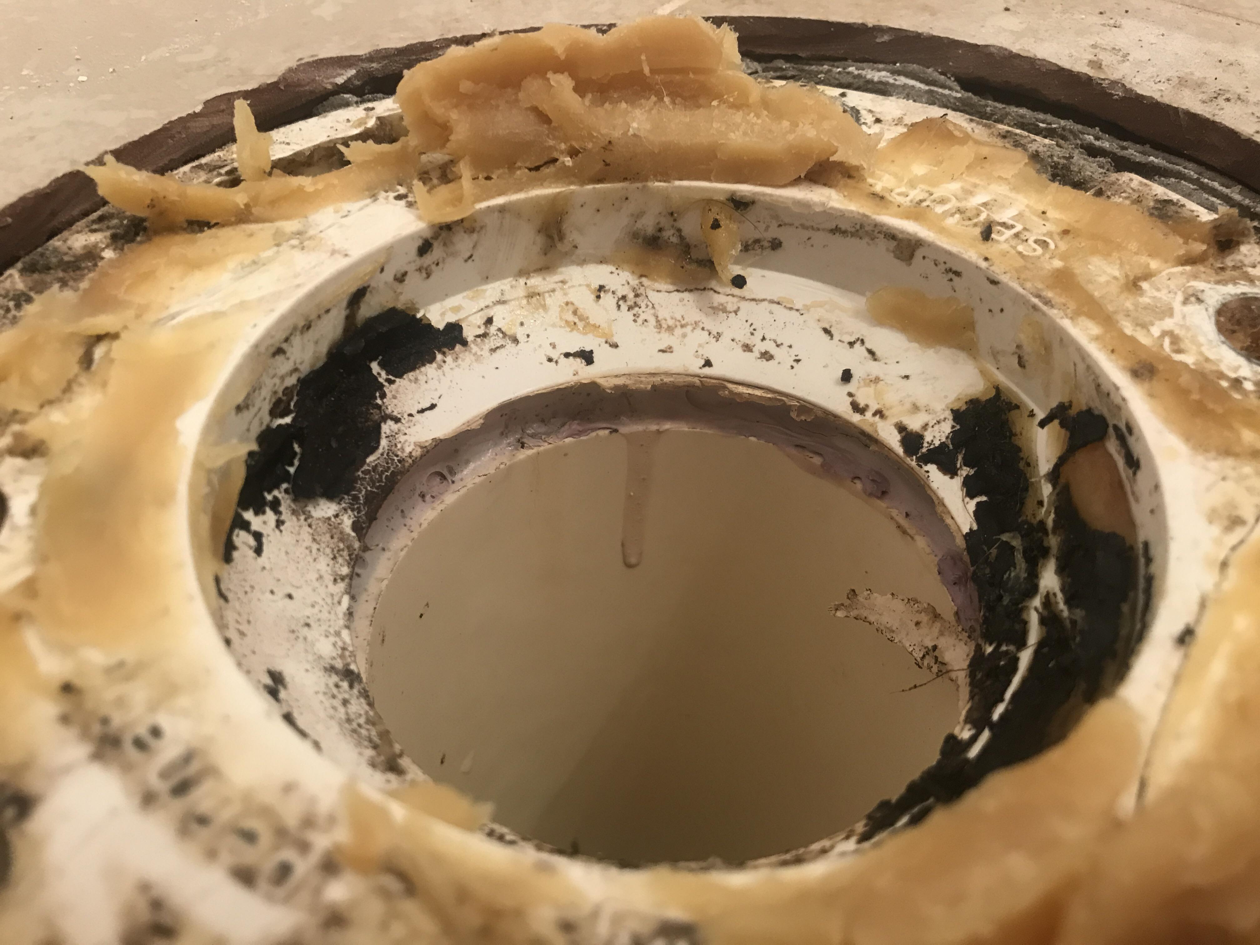 Toilet flange is cracked, best way to remove this style? Doesn’t appear