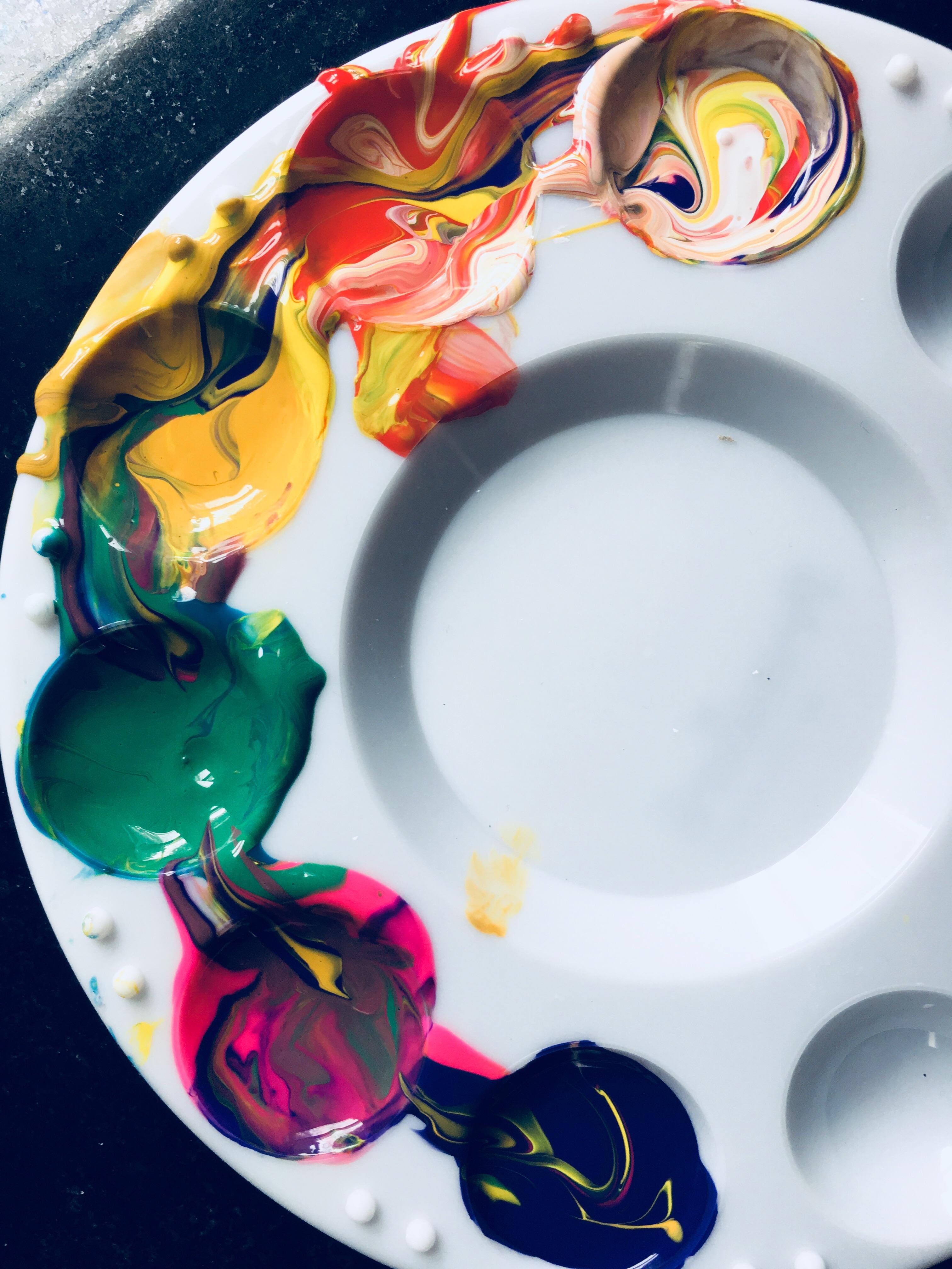 Leftover paint after my 3 year old finishes her painting r/unstirredpaint