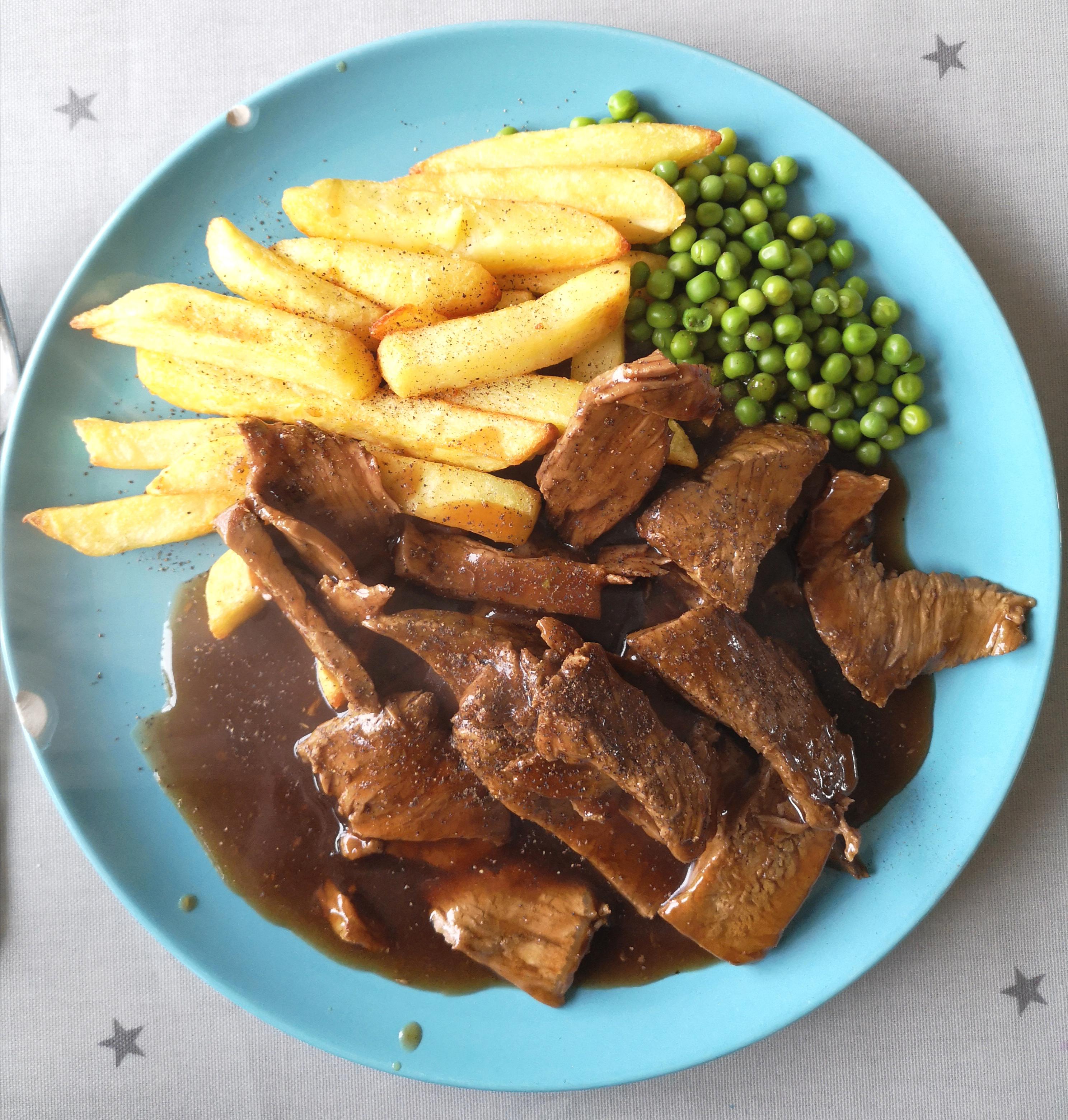 Beef in Gravy with Chips and Peas r/tonightsdinner