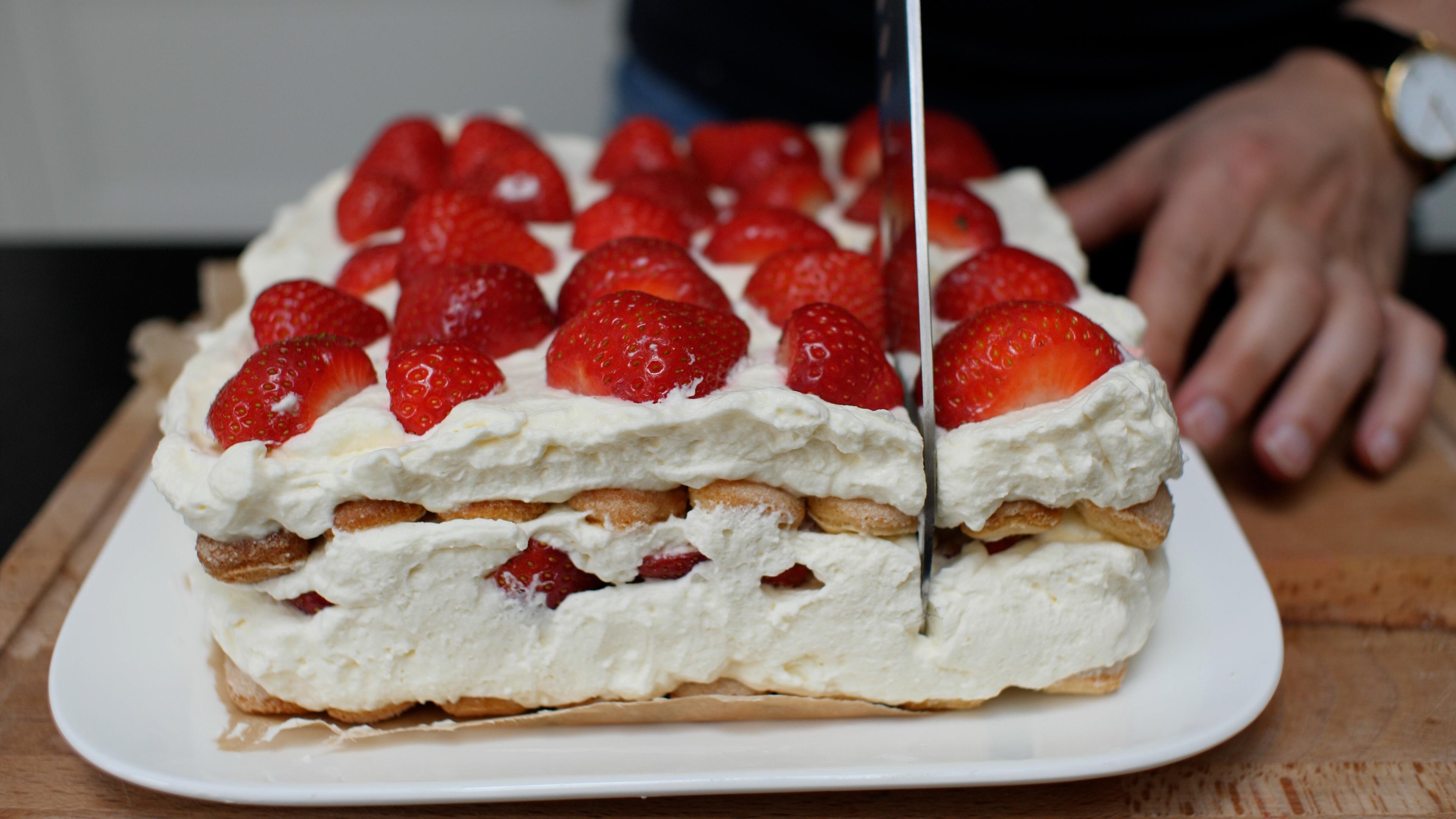 Strawberry Lady Fingers Cake. r/recipes