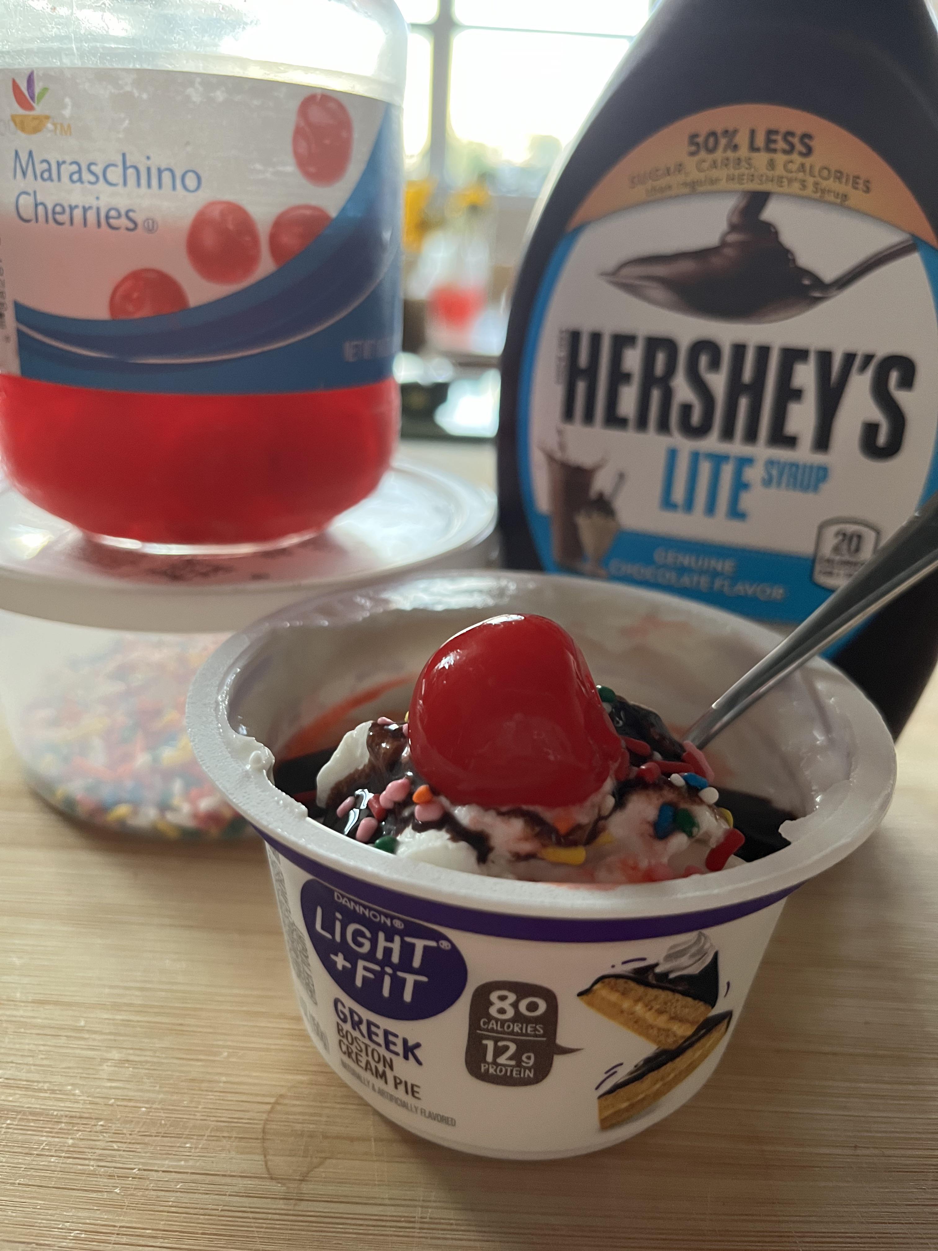 115 cal Greek yogurt sundae r/1500isplenty