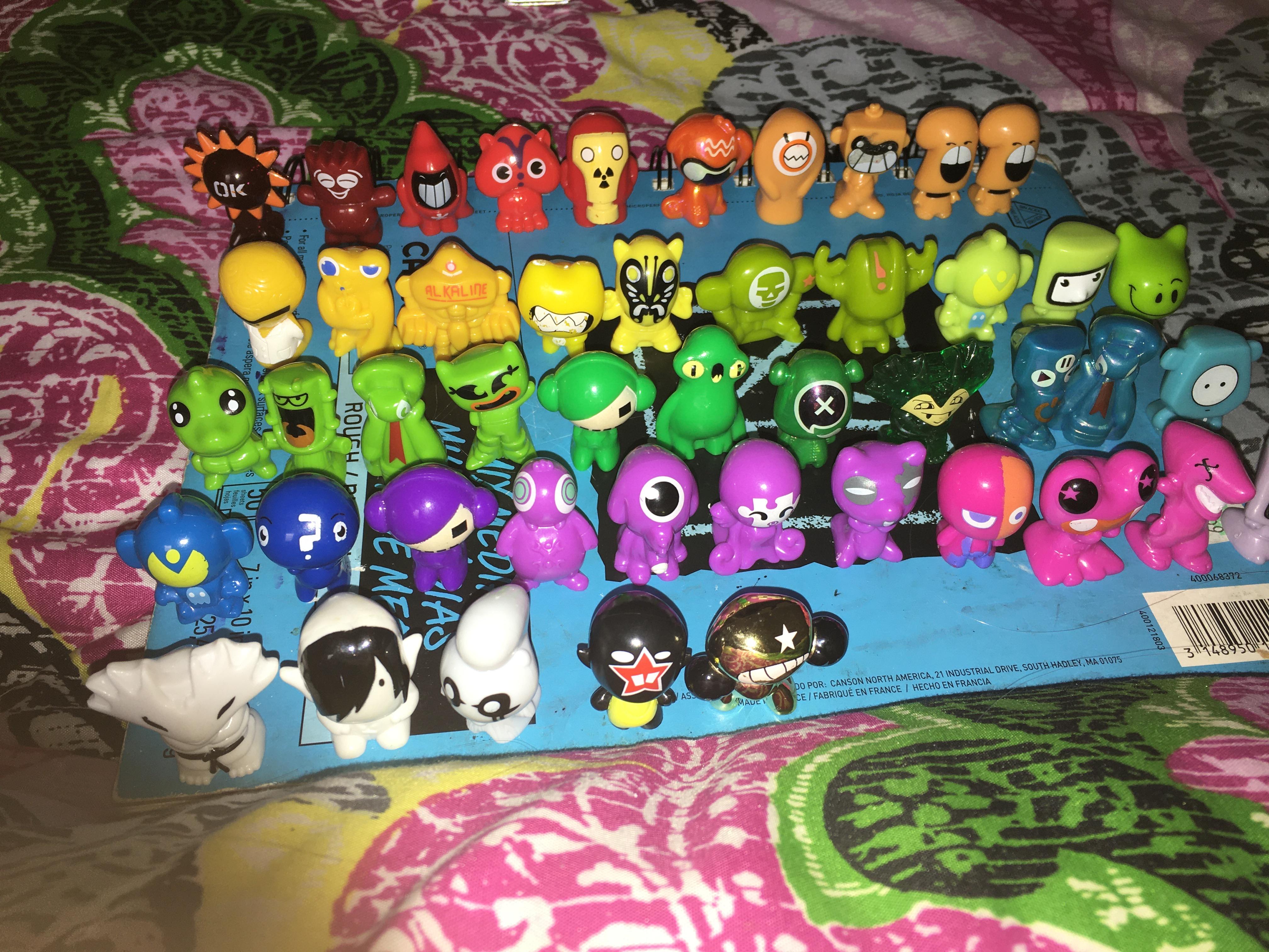 What are these little toys and where can i buy them?? r/HelpMeFind