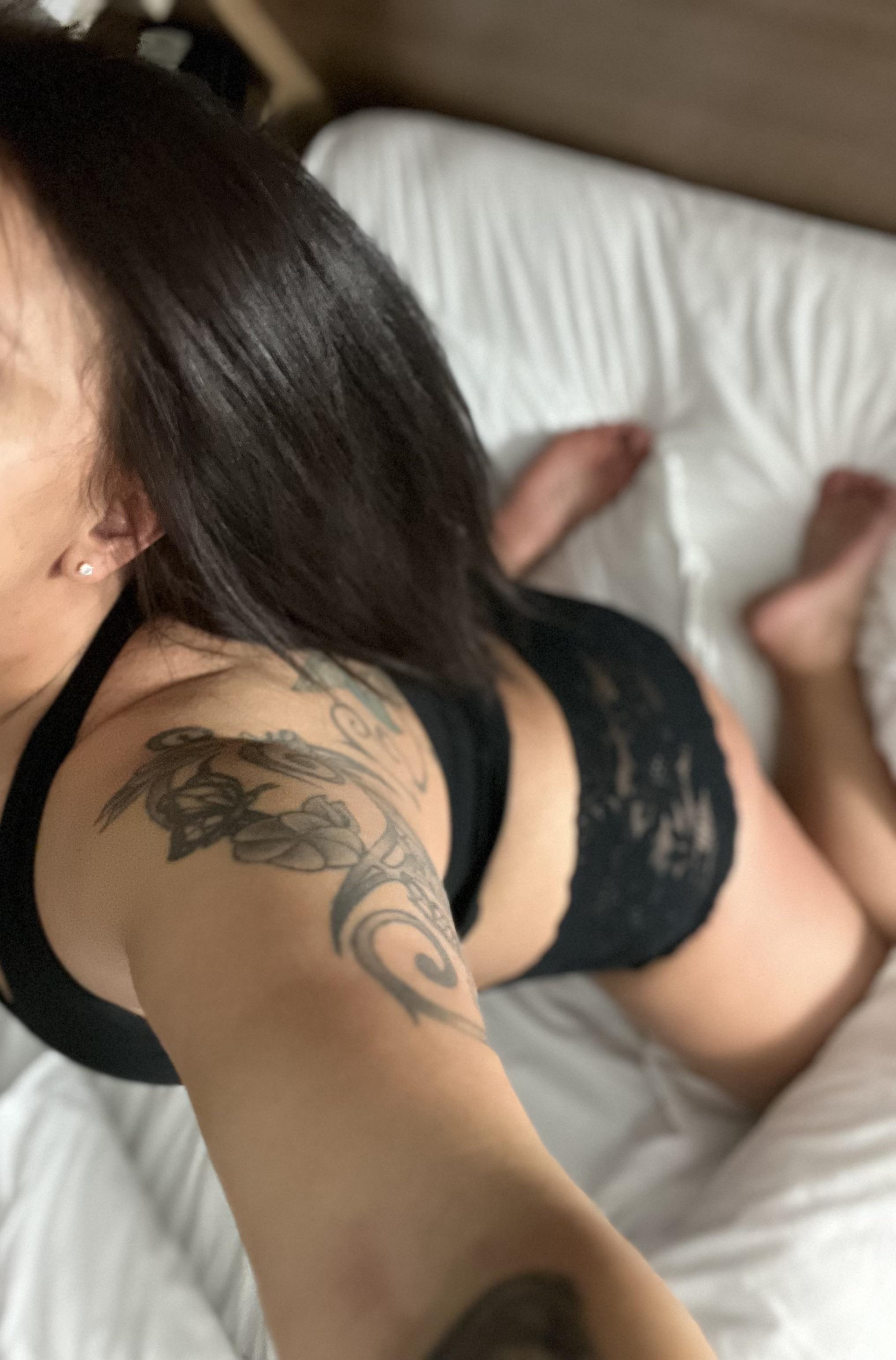 Brunette with big brown eyes and a freaky side 😈 : OnlyFans101