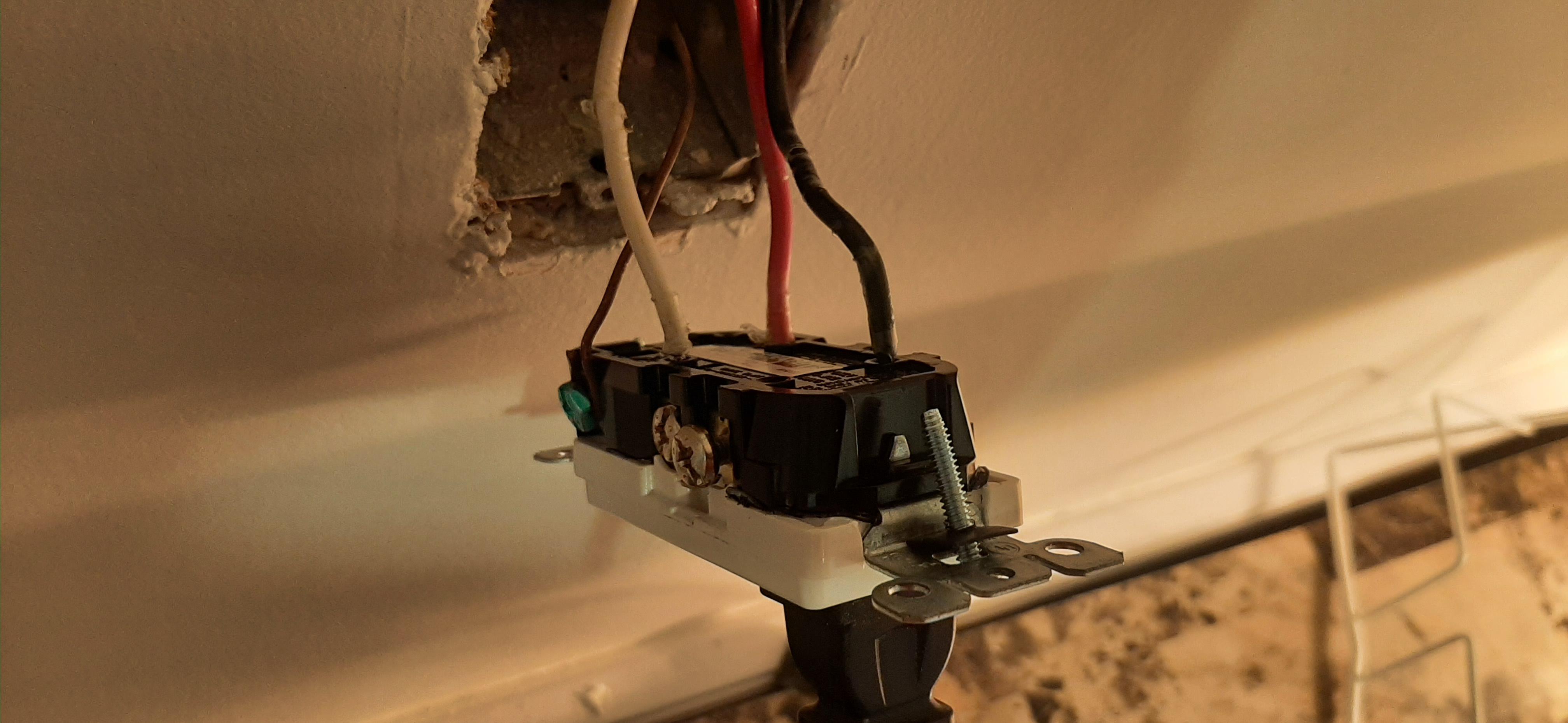 15amp outlet, 30amp breaker. When I switch the breaker on, I see an arc