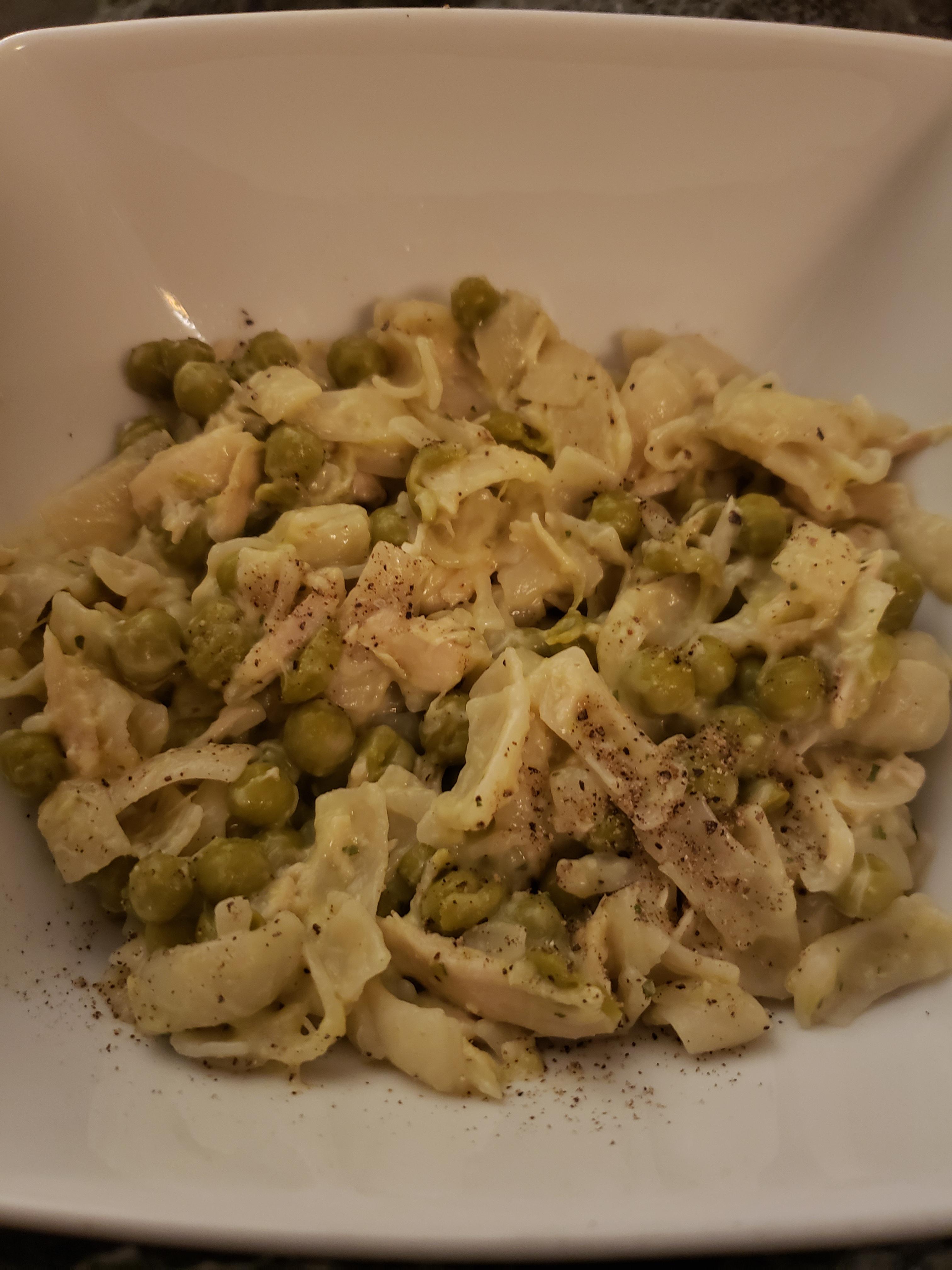 Kraft Alfredo Noodles, Canned Peas & Tuna r/shittyfoodporn