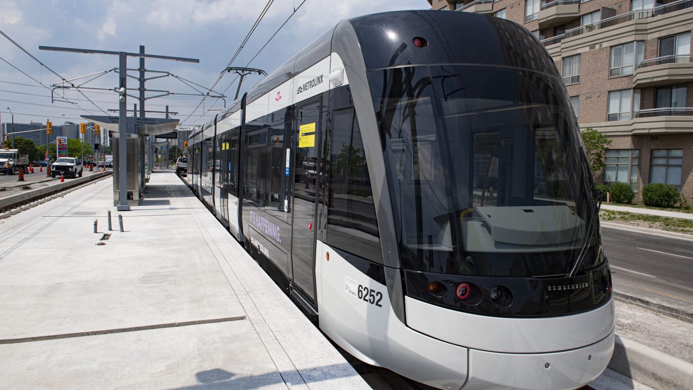 Crosstown LRV at Sloane Station! (Line 5 Eglinton Testing) r/toronto