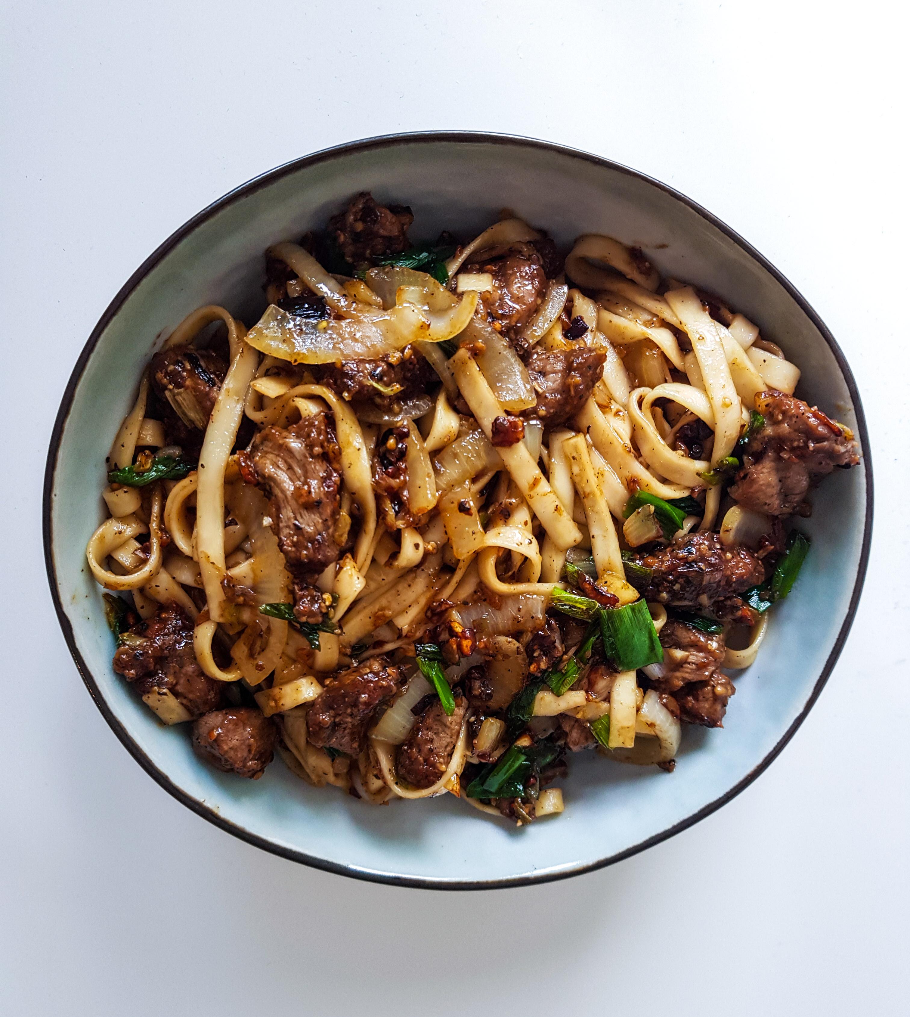 [Homemade] Beef, pepper & garlic stir fried noodles r/food