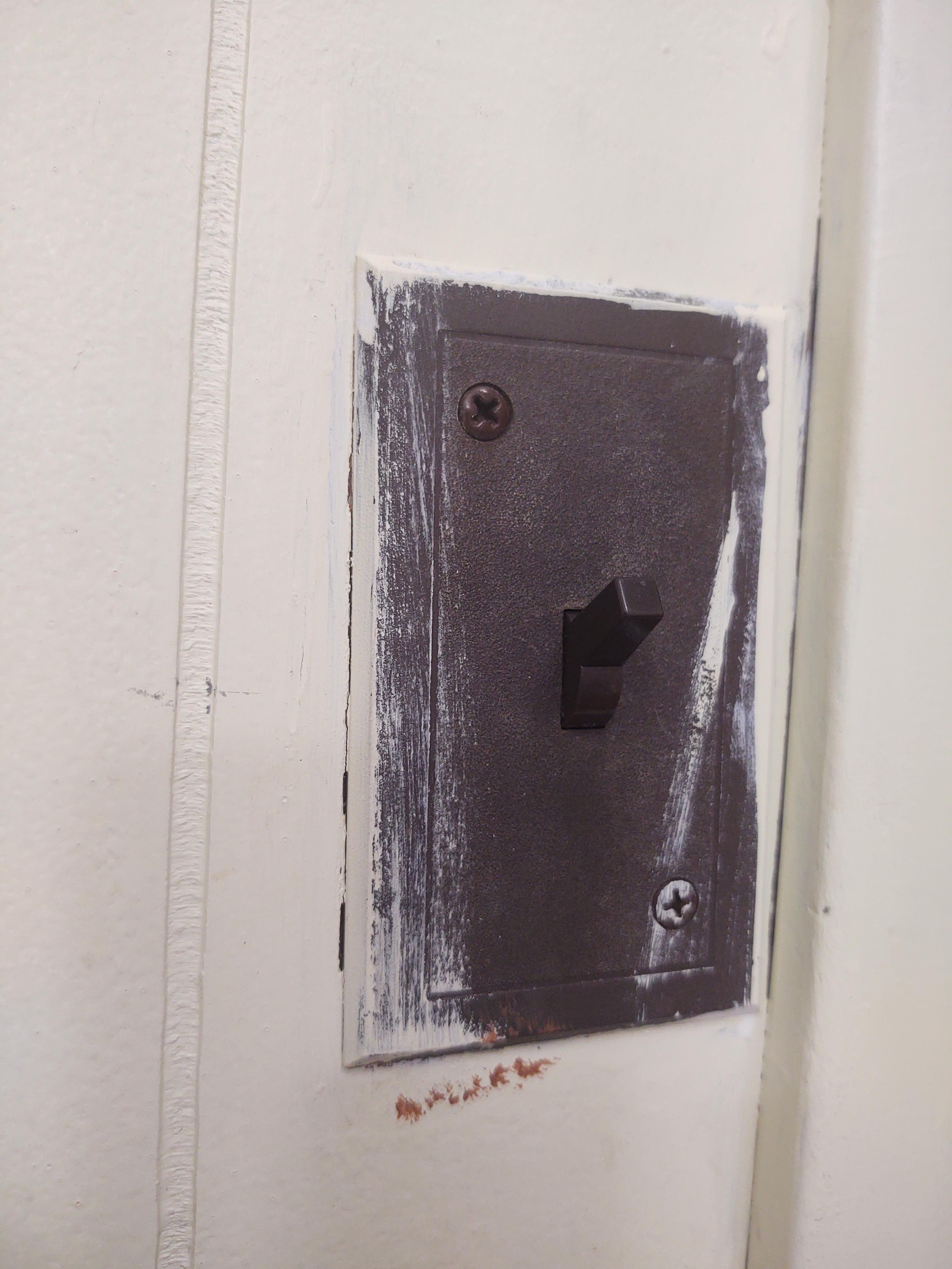 Who needs painters tape? : r/mildlyinfuriating