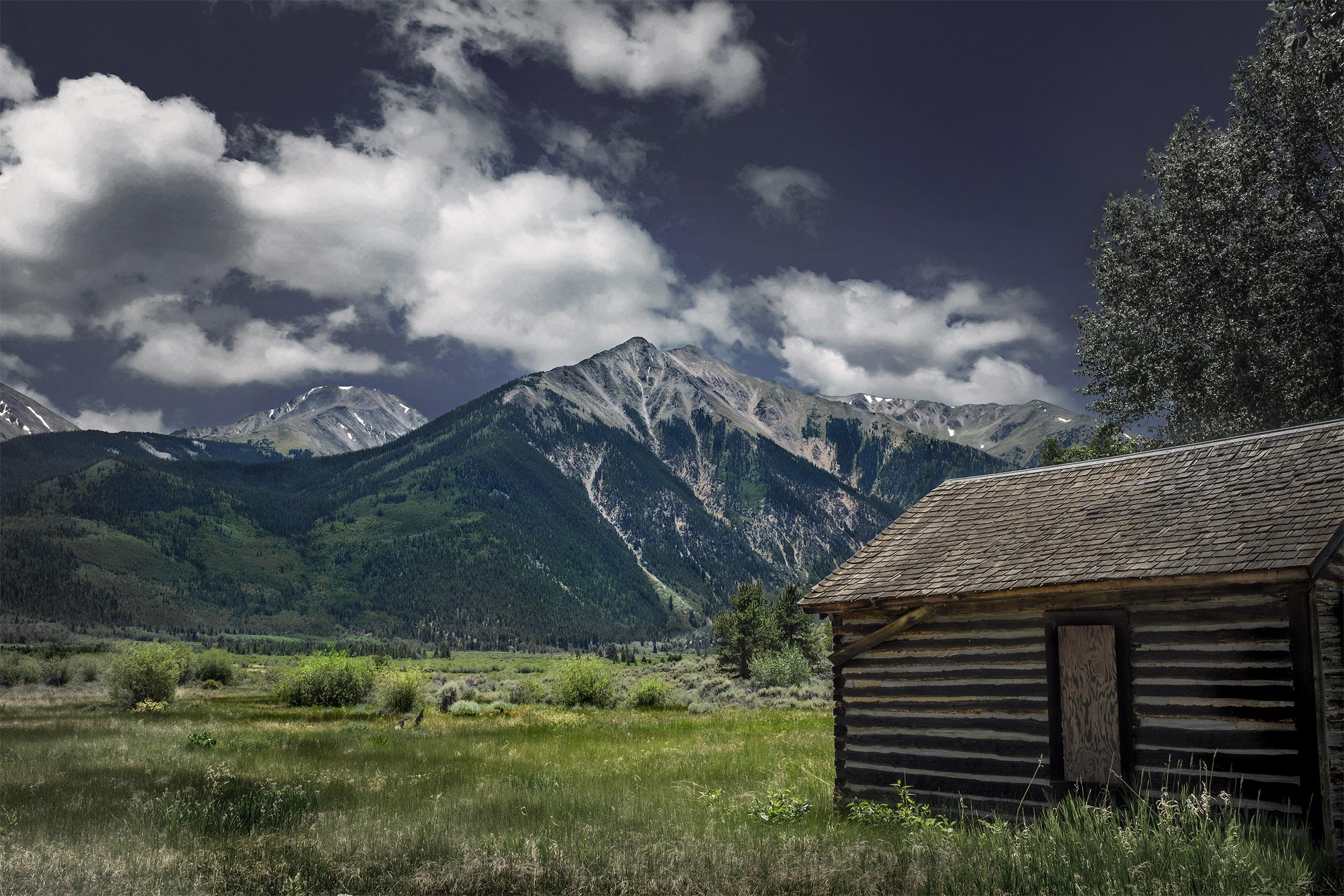 A cabin I came across in Twin Lakes Colorado r/CabinPorn