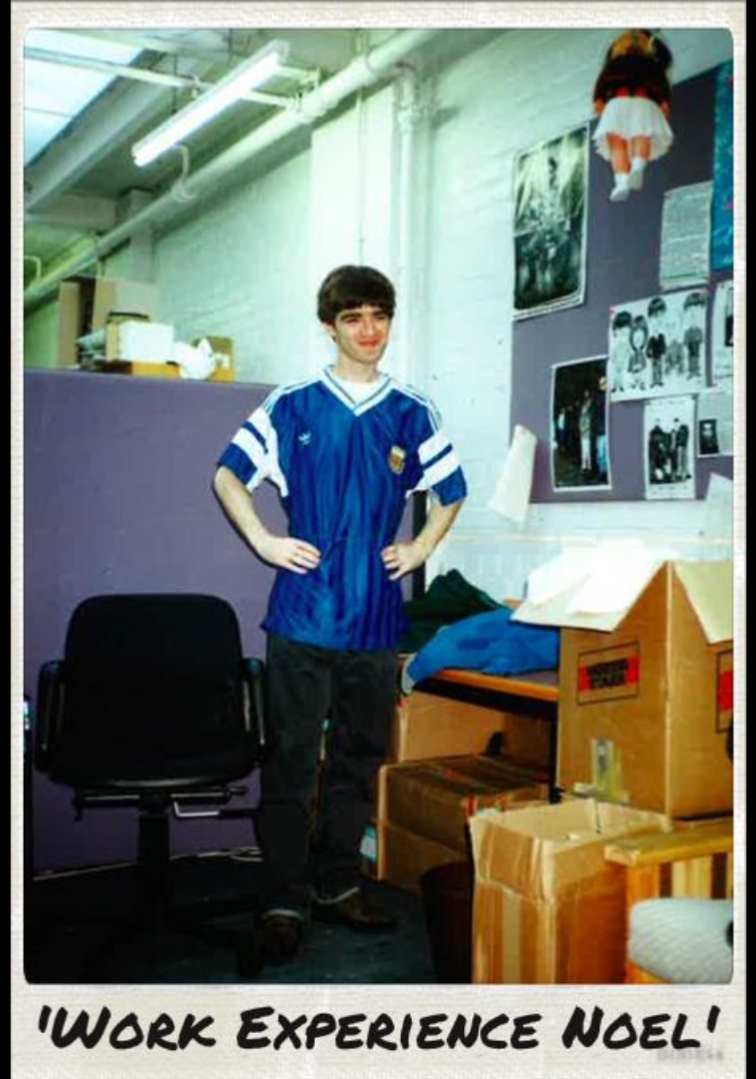 Noel Gallagher at inspirial carpets hq 1991 r/oasis